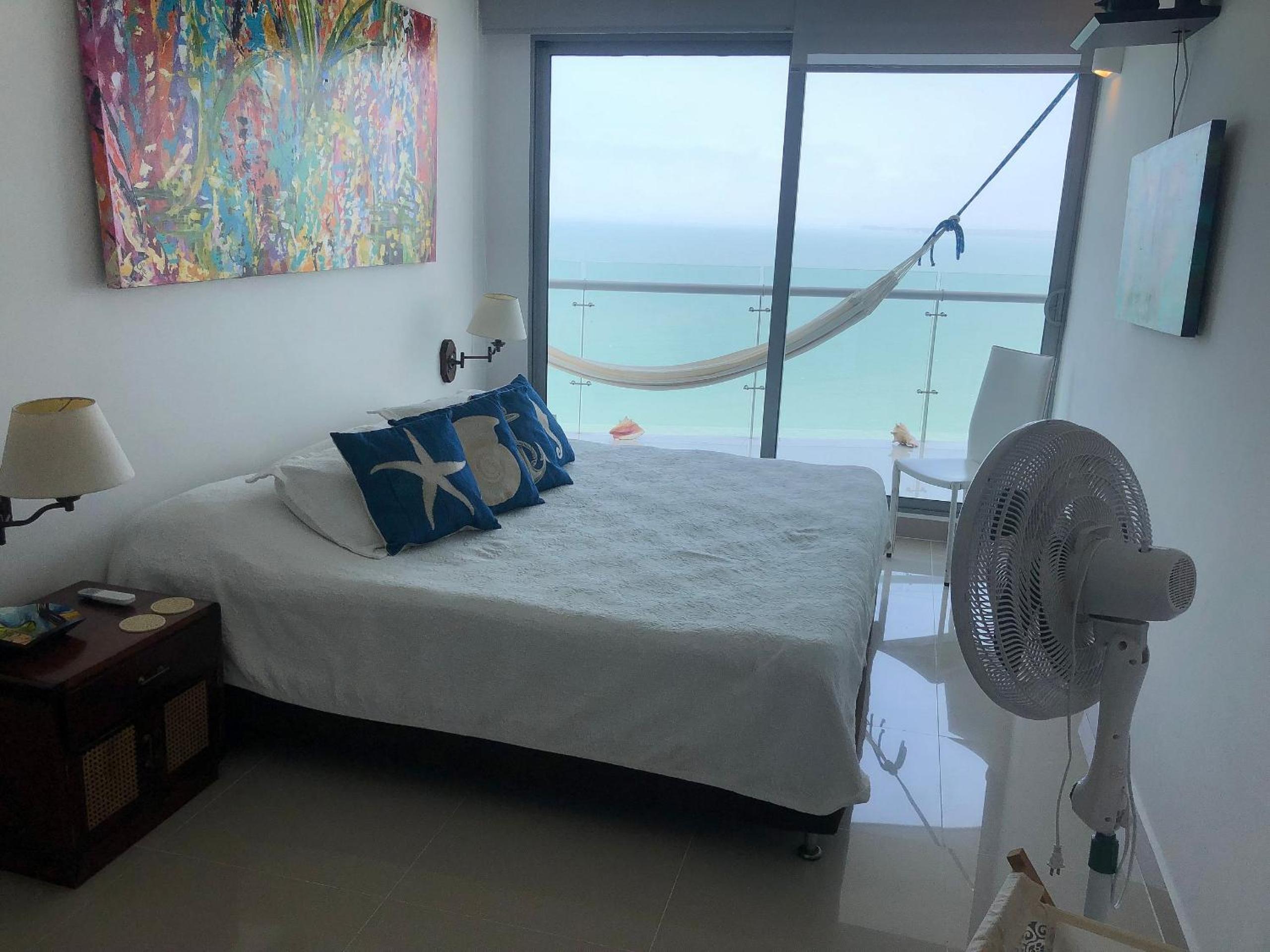 Amplios Aptos de Lujo Frente a la Playa a 5 Minutos del Centro y del Aeropuerto, en Edificio con Piscina, Jacuzzi, Sauna, Gimnasio, Turco y Seguridad las 2