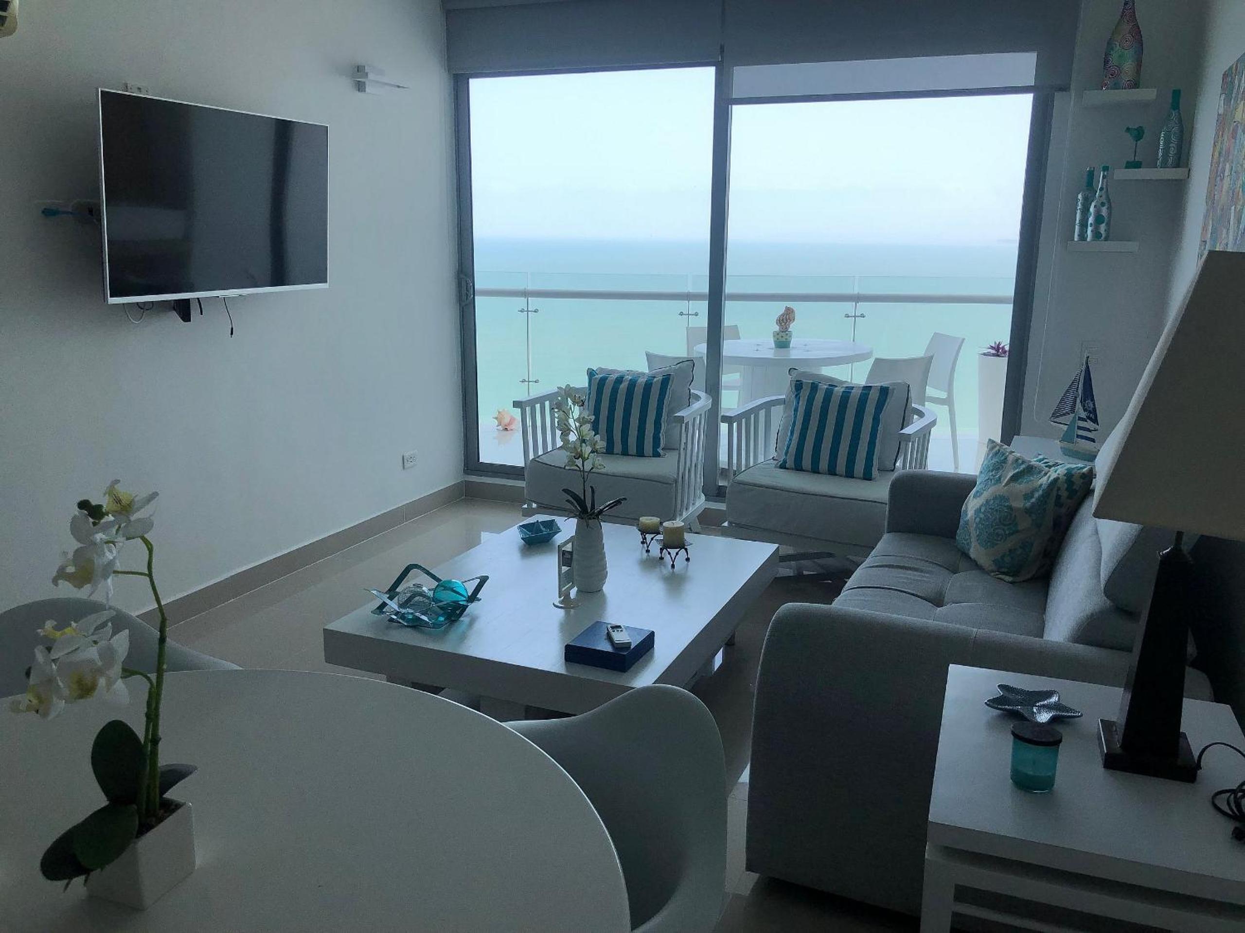 Amplios Aptos de Lujo Frente a la Playa a 5 Minutos del Centro y del Aeropuerto, en Edificio con Piscina, Jacuzzi, Sauna, Gimnasio, Turco y Seguridad las 2