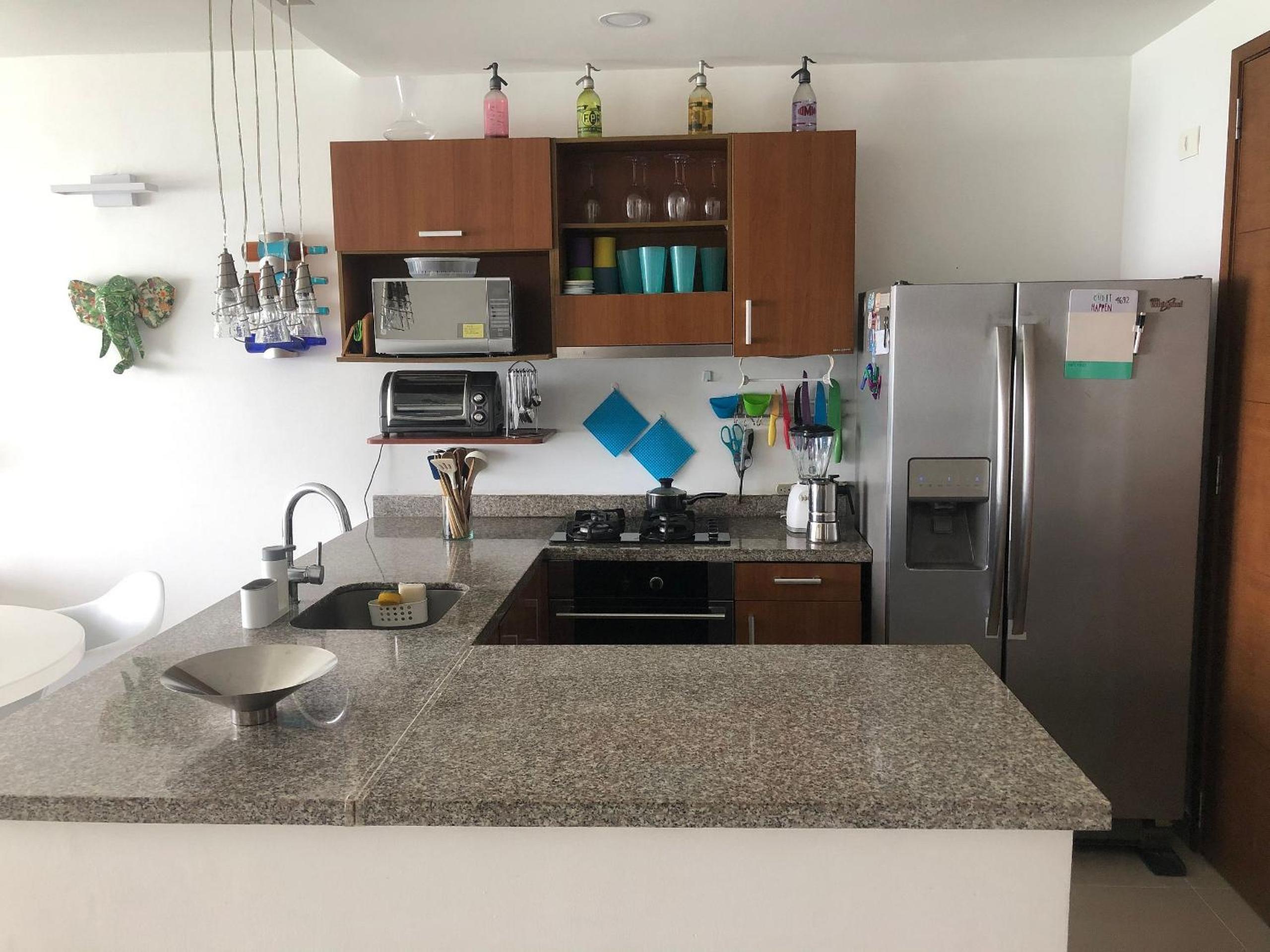 Amplios Aptos de Lujo Frente a la Playa a 5 Minutos del Centro y del Aeropuerto, en Edificio con Piscina, Jacuzzi, Sauna, Gimnasio, Turco y Seguridad las 2