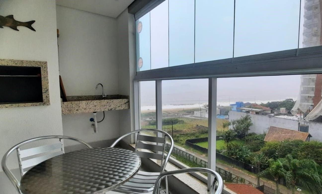 Seafront condominium with pool - SHC