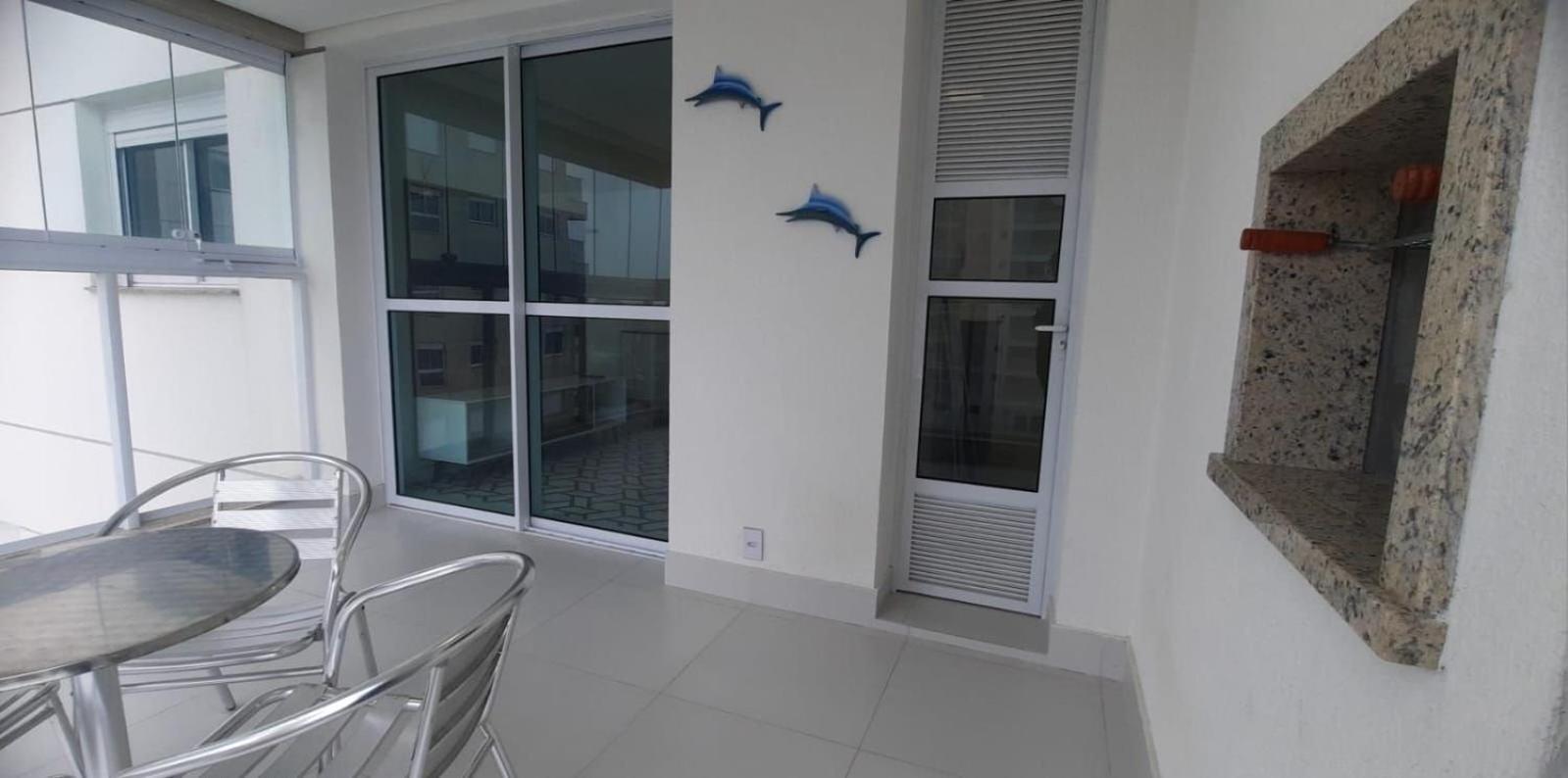 Seafront condominium with pool - SHC