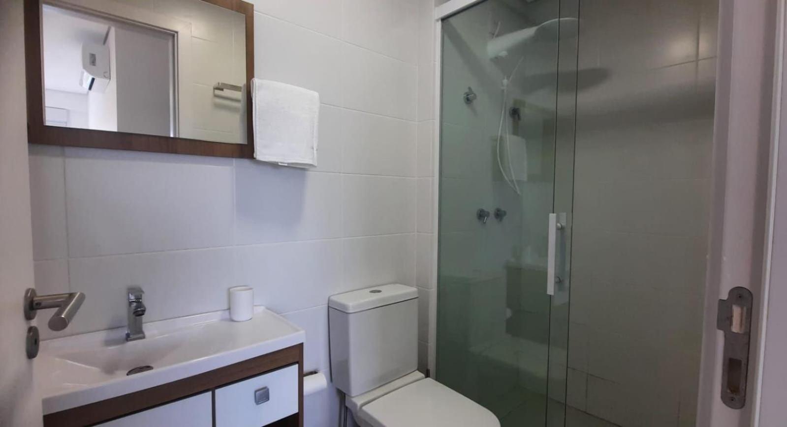 Seafront condominium with pool - SHC