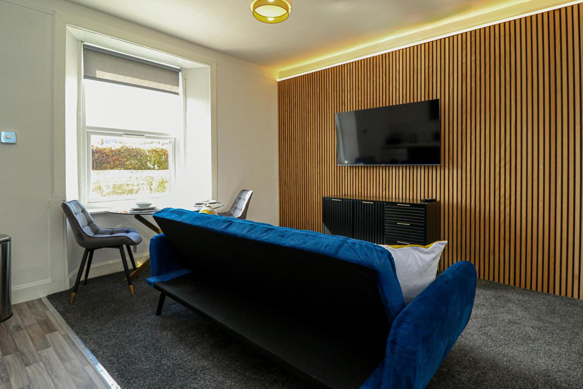 1-Bed Apartment with Sofa Bed in West Kilbride - Long Stays - Free Parking