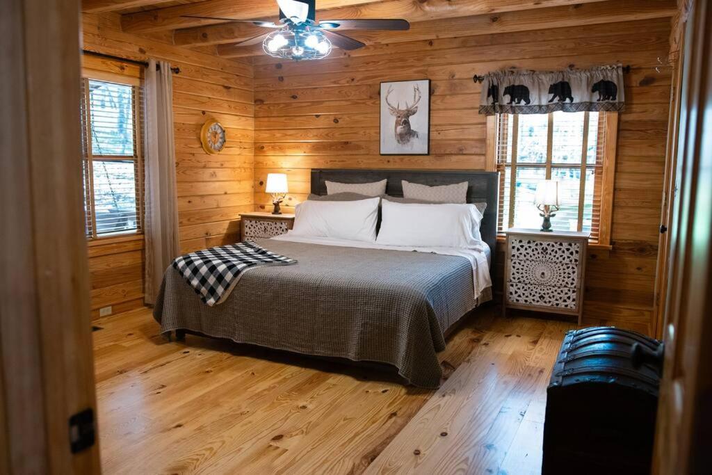 Hidden Honey Hole Cabin view 3