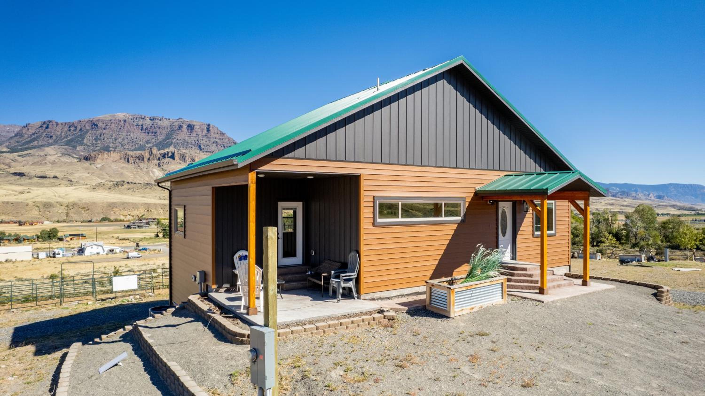 Soak in Panoramic Views Wapiti Cabin, Dogs OK view 2