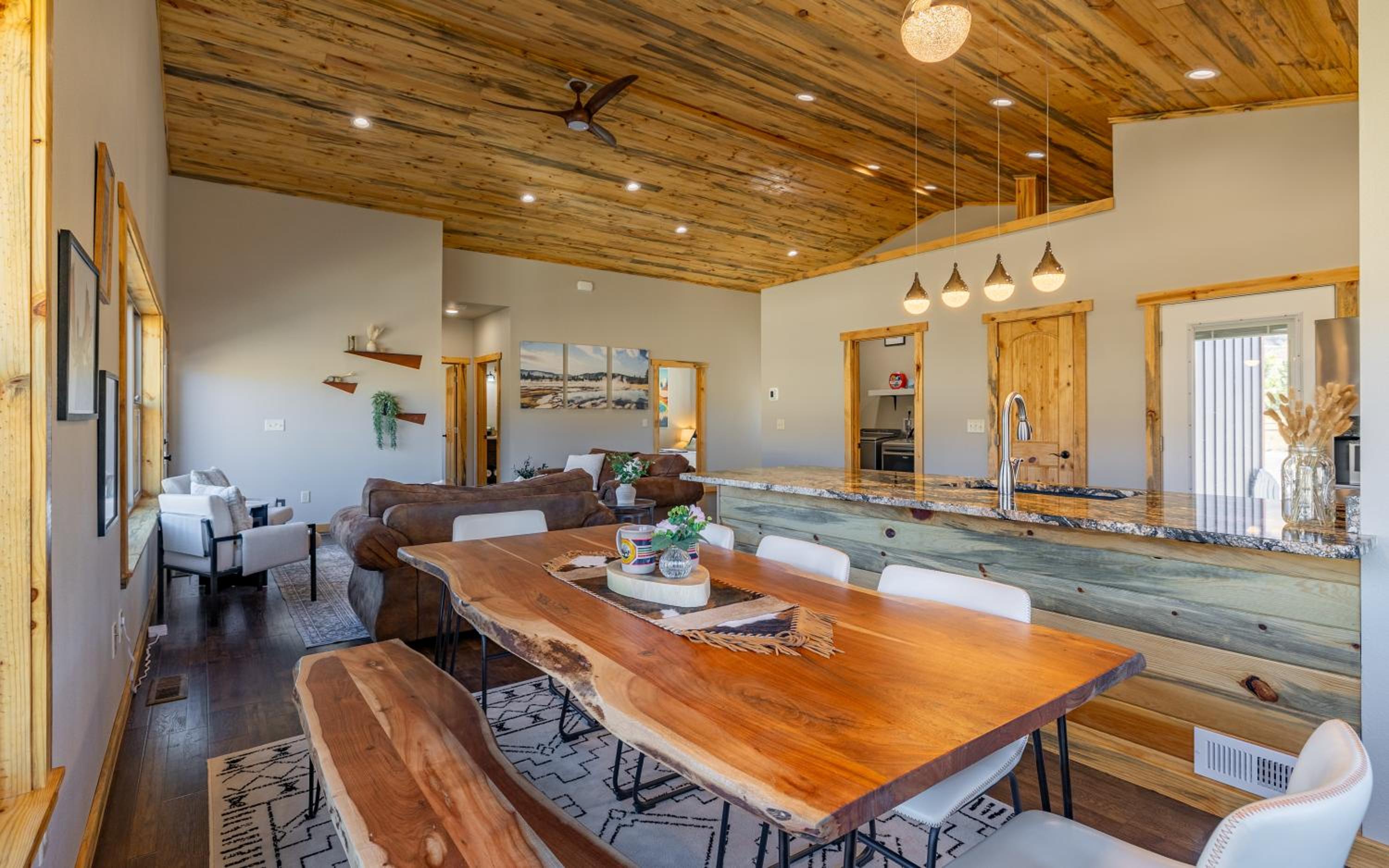 Soak in Panoramic Views Wapiti Cabin, Dogs OK view 4