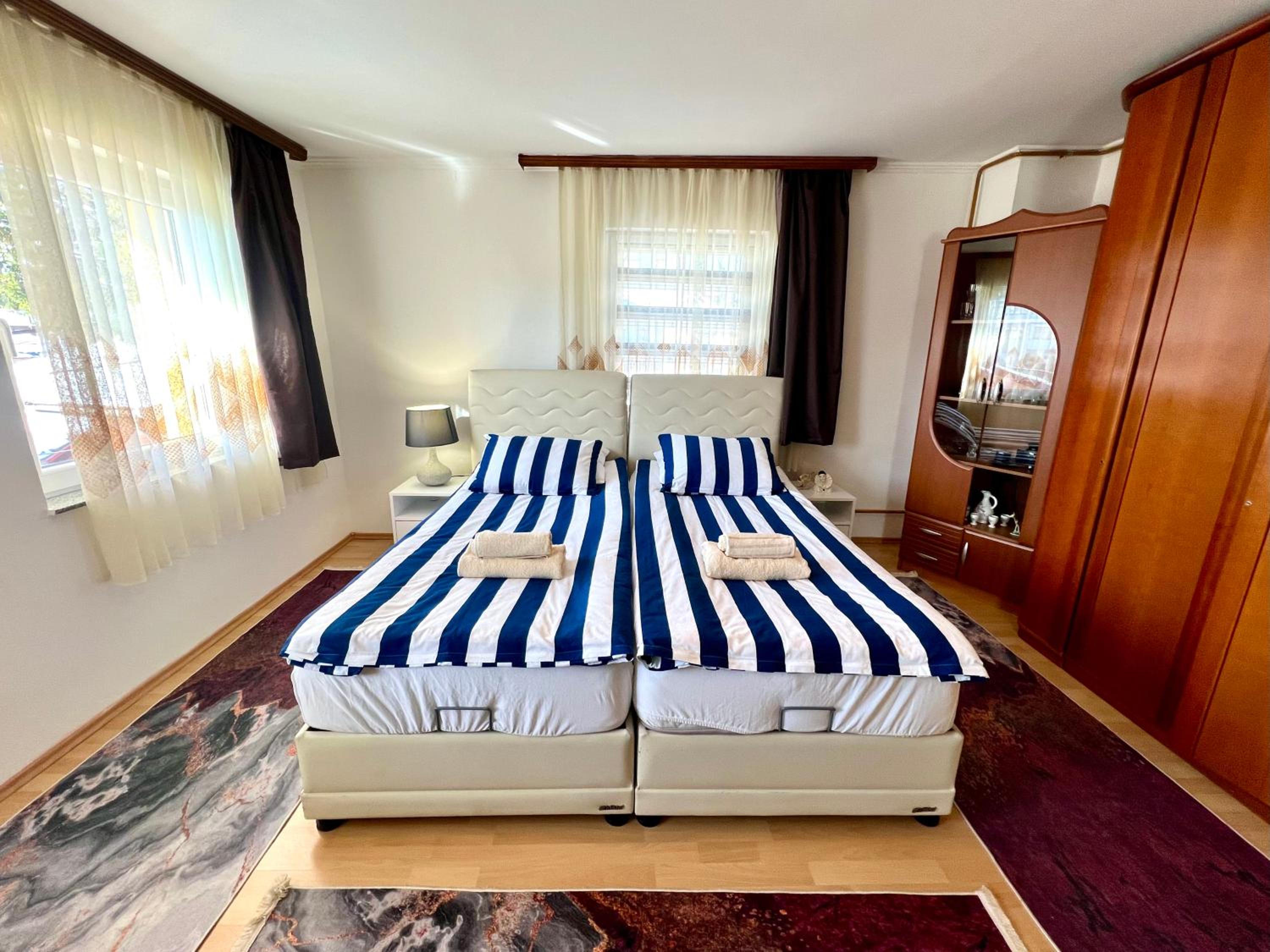 Twin Apartment with Balcony in OLD TOWN