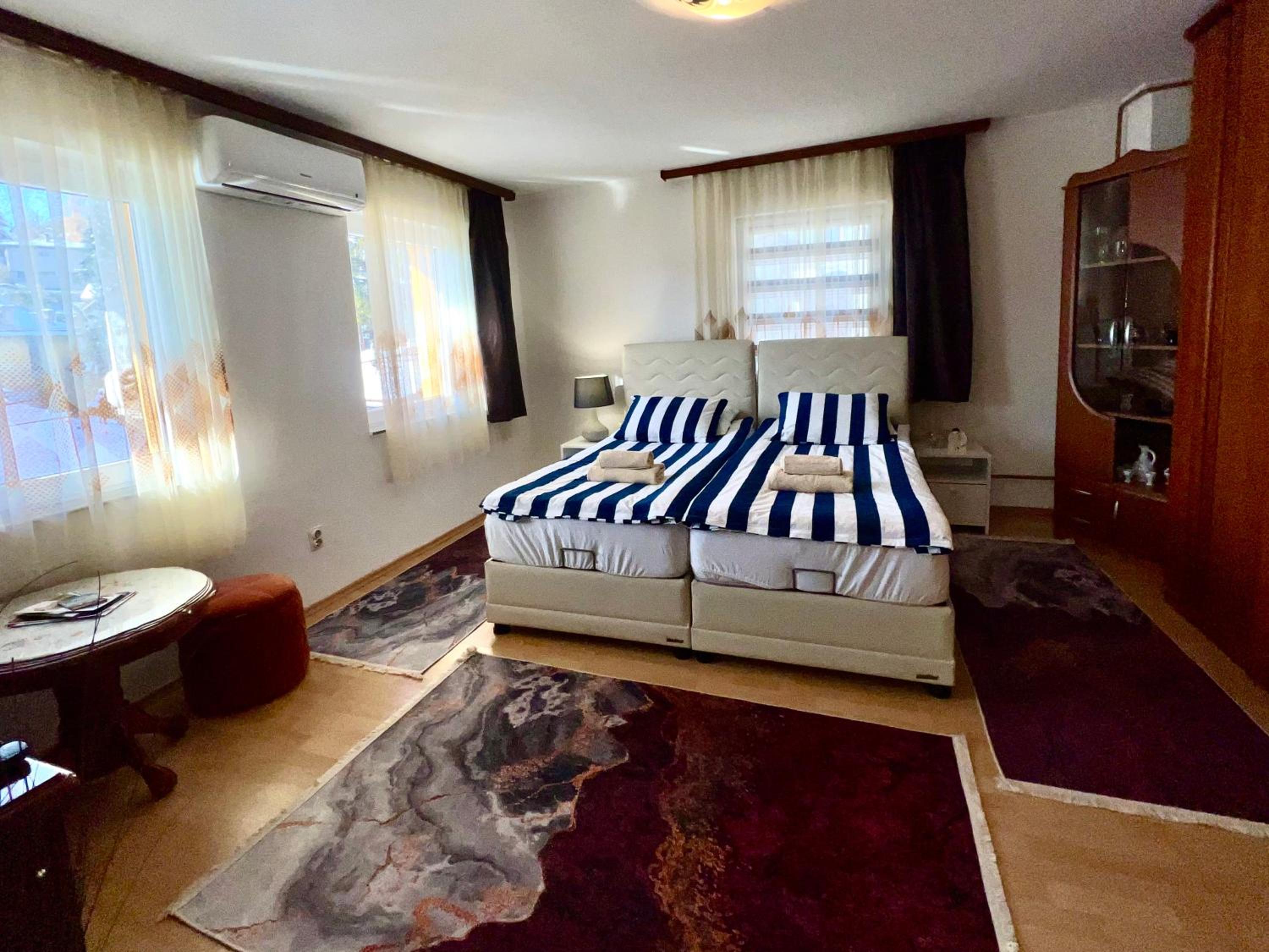 Twin Apartment with Balcony in OLD TOWN