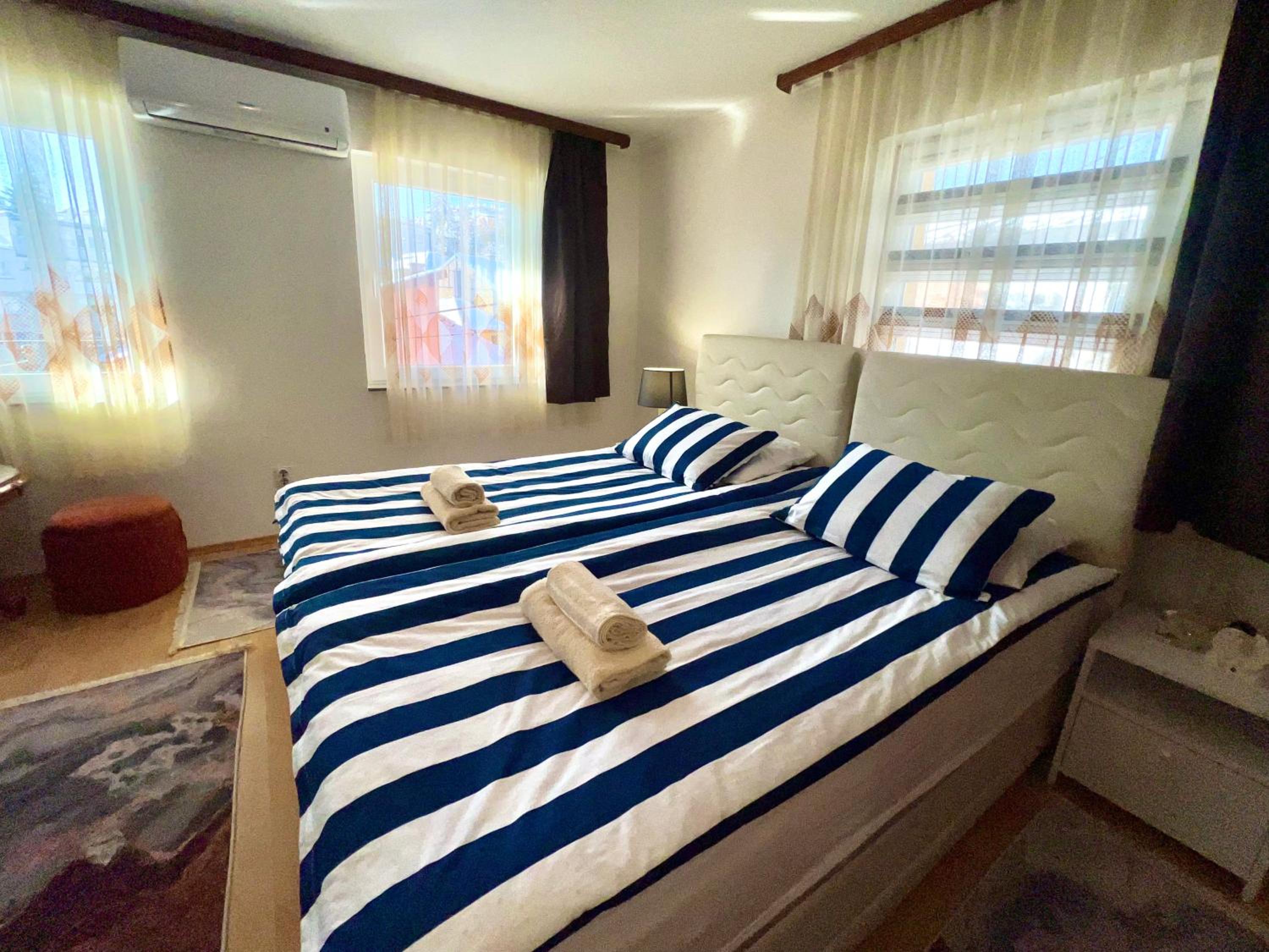 Twin Apartment with Balcony in OLD TOWN