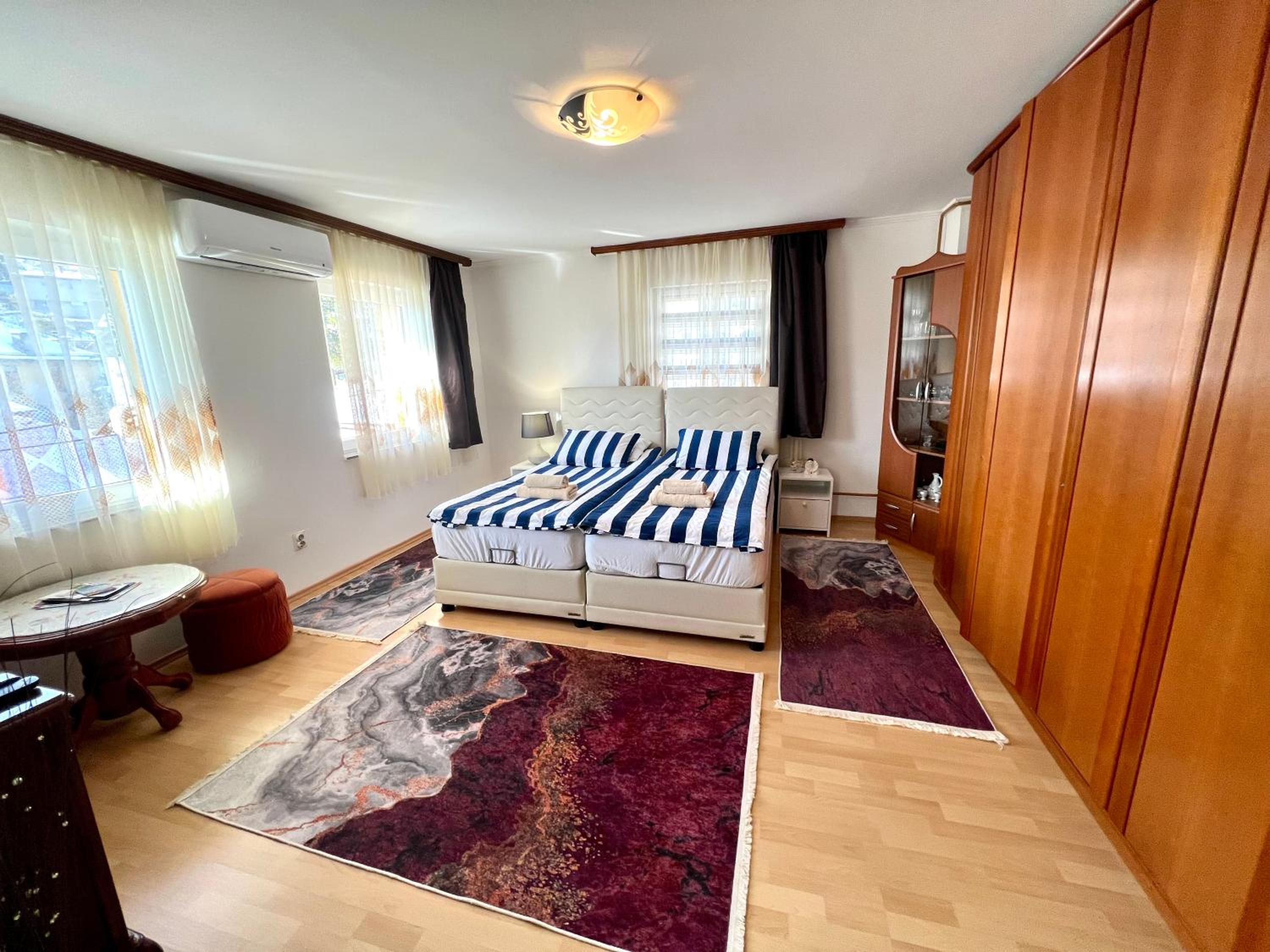 Twin Apartment with Balcony in OLD TOWN