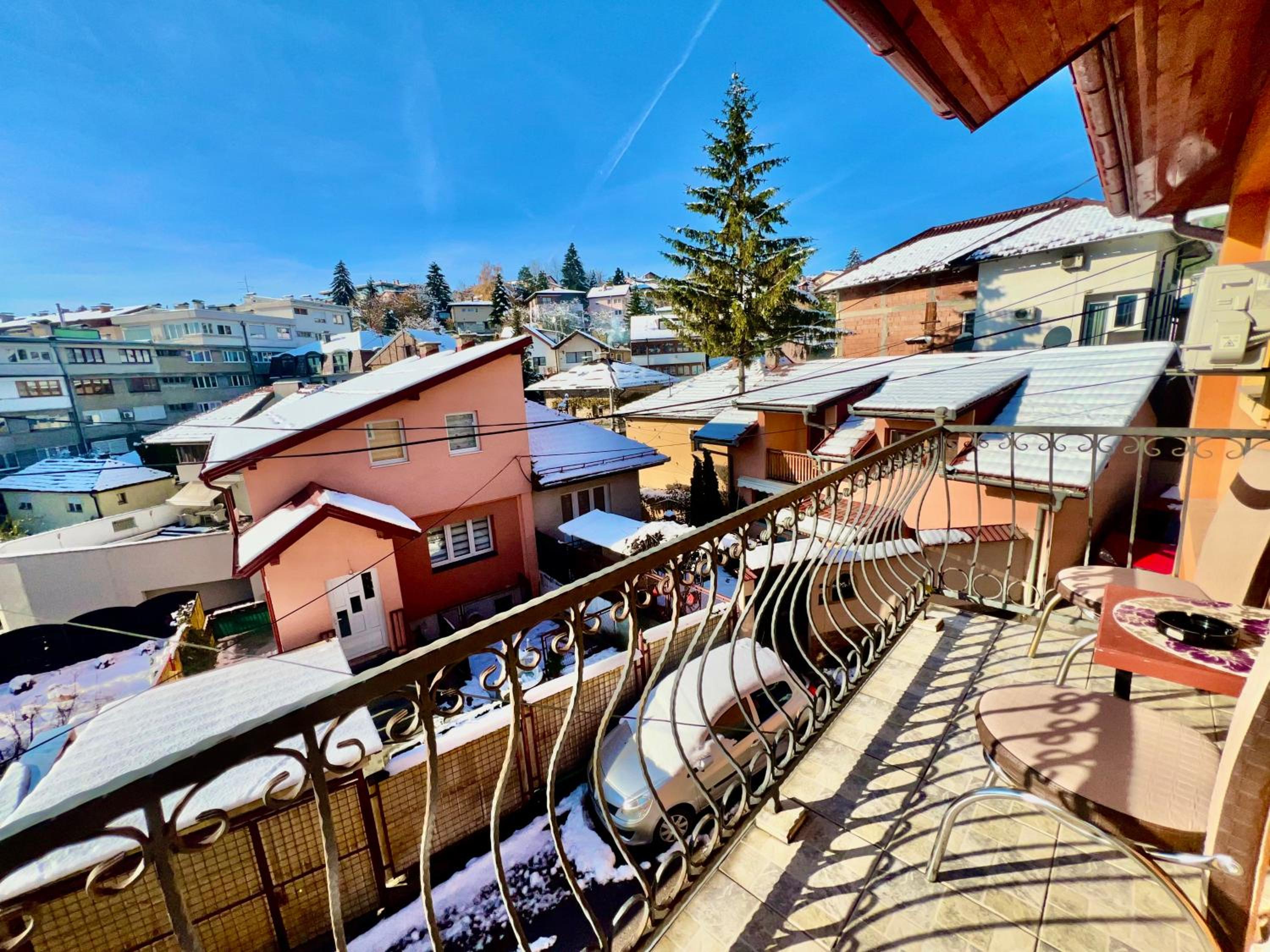 Twin Apartment with Balcony in OLD TOWN