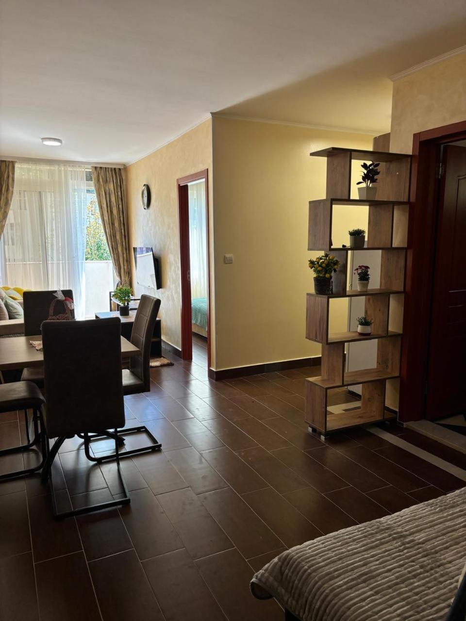 Dale apartment Becici- Paradiso