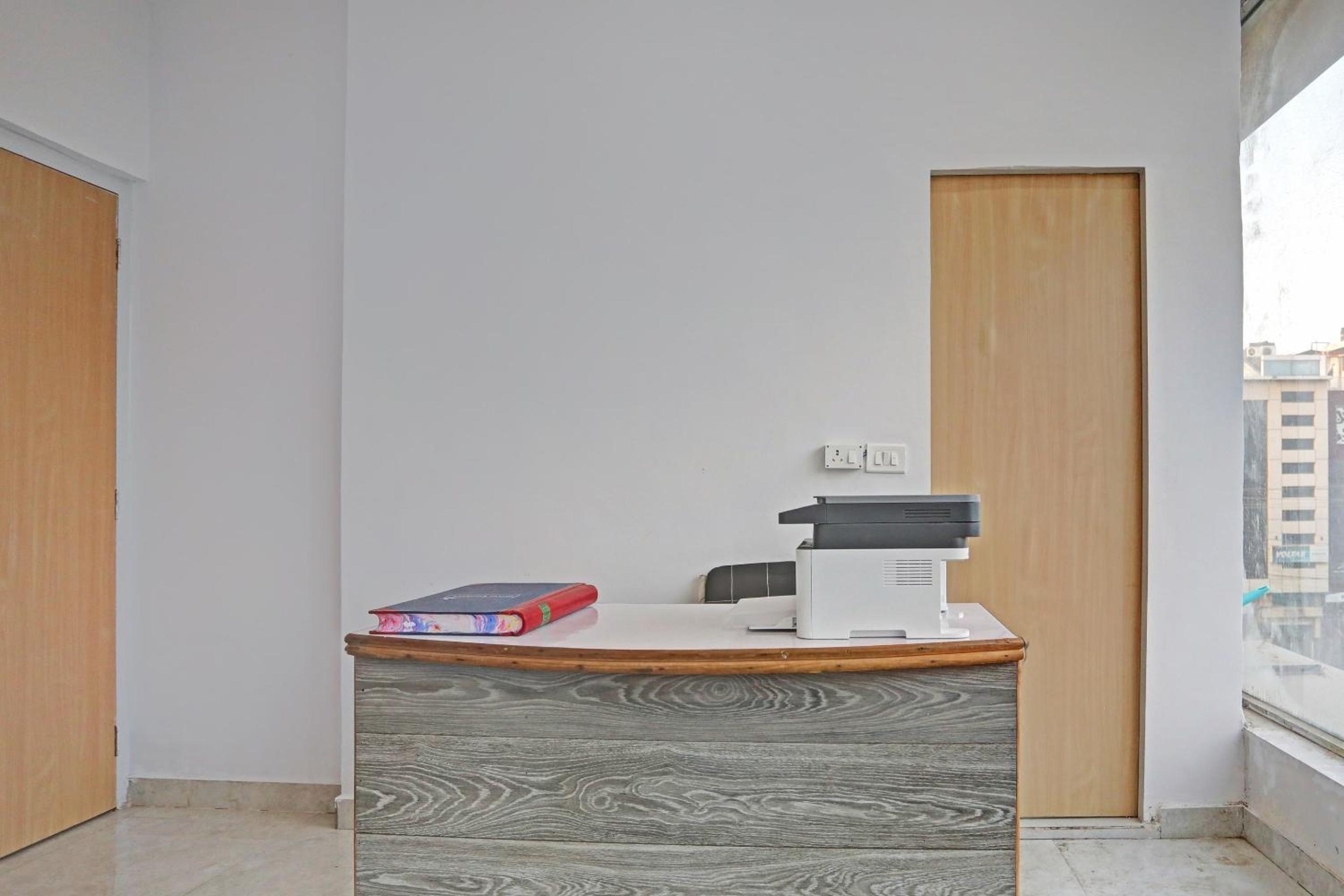 Lobby & Reception