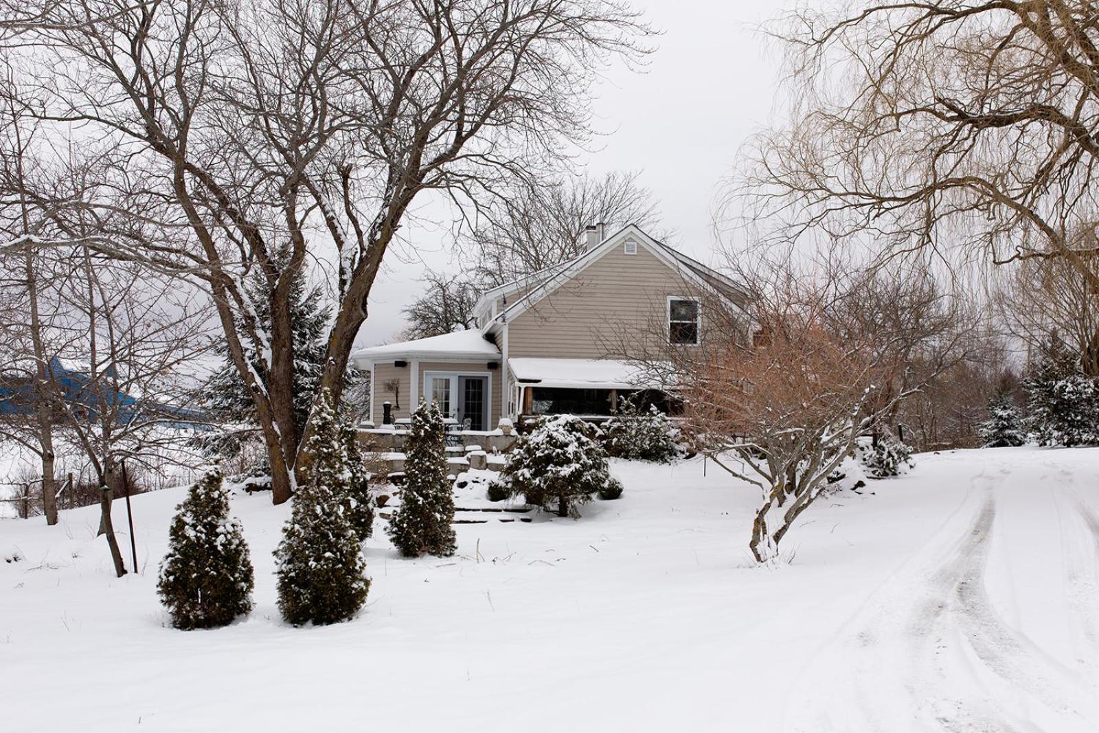 Rustic Farmhouse in Gaspereau Valley Wine Country! - Image 2