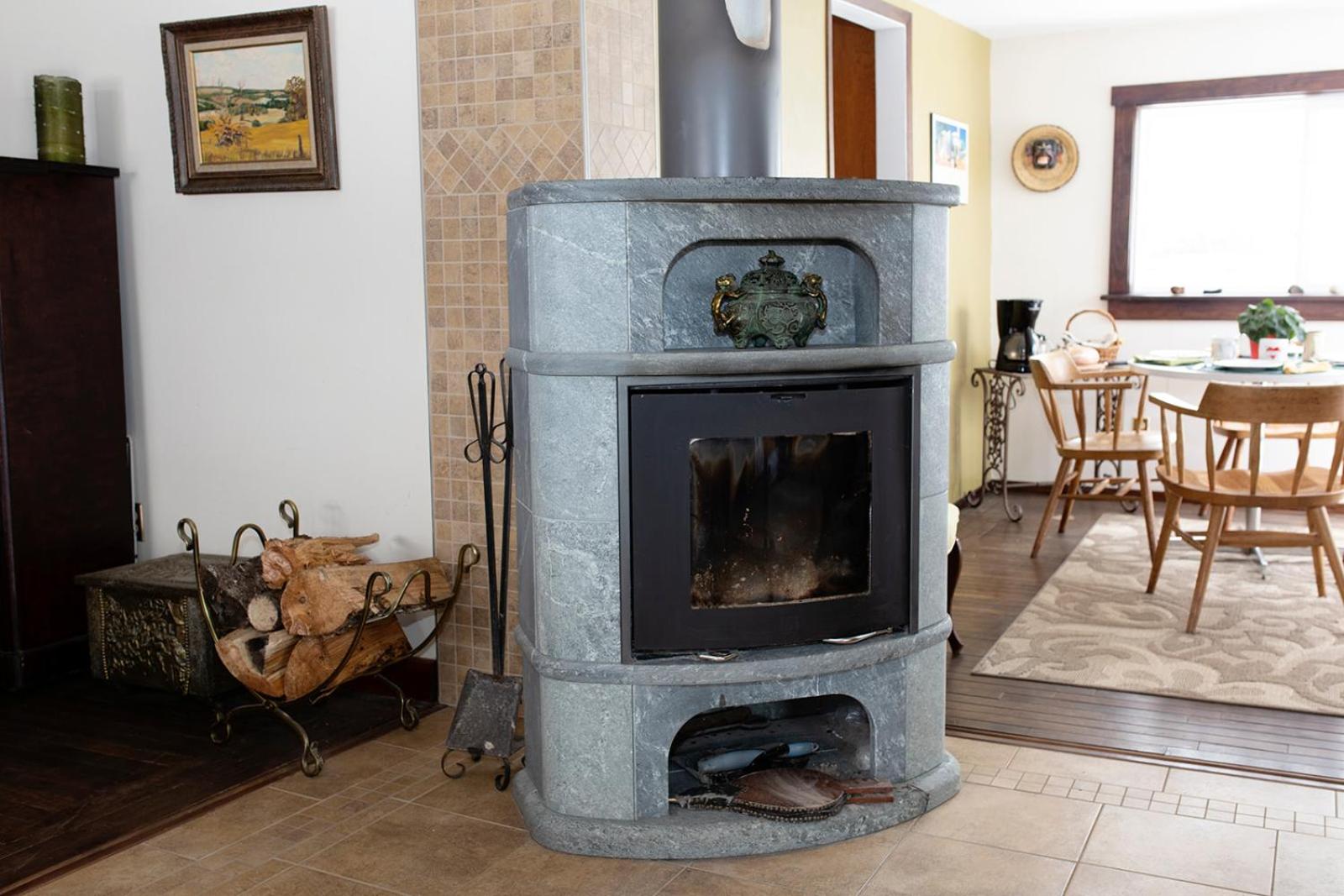 Rustic Farmhouse in Gaspereau Valley Wine Country! - Image 5