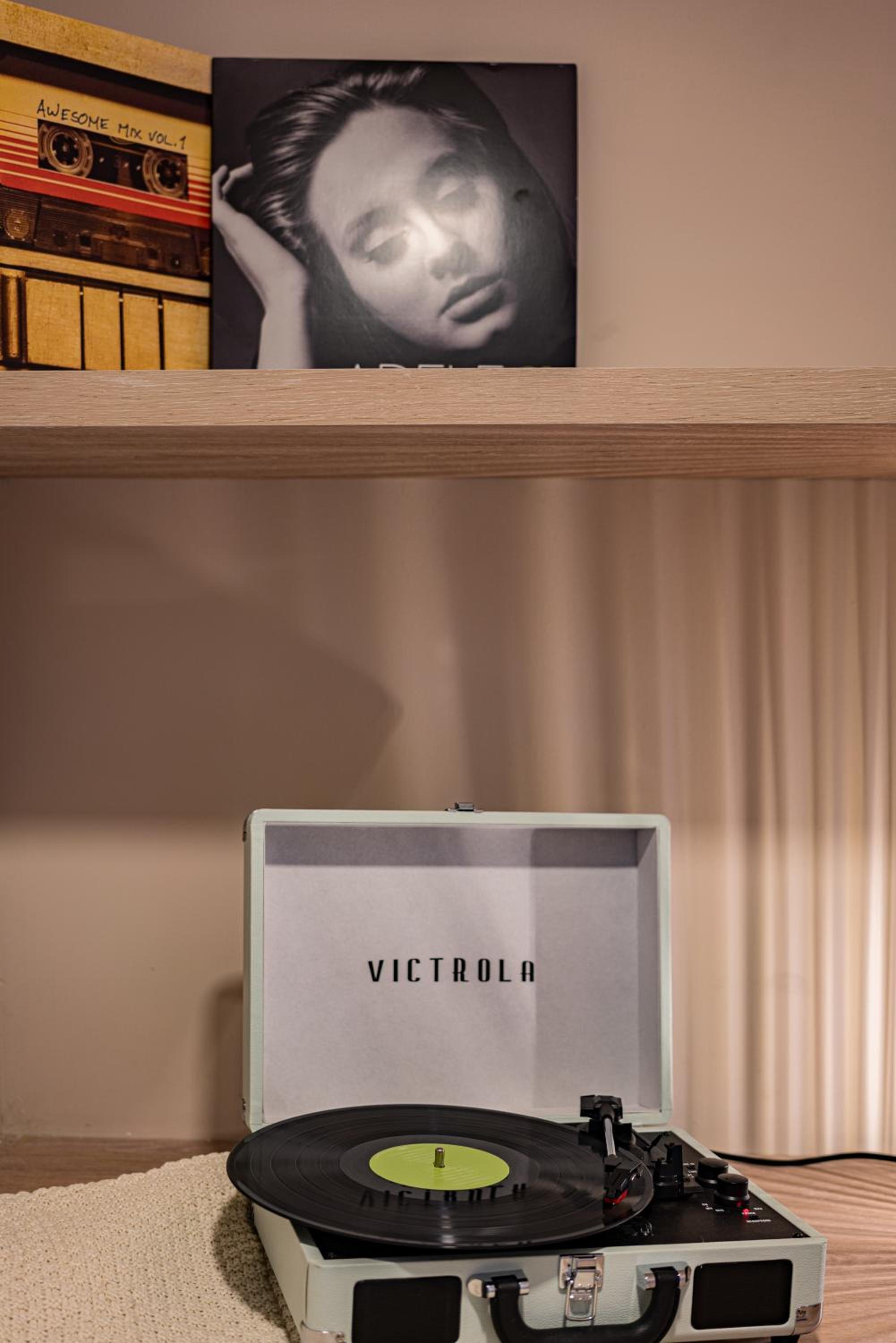 Tiny desk by VH photo 5