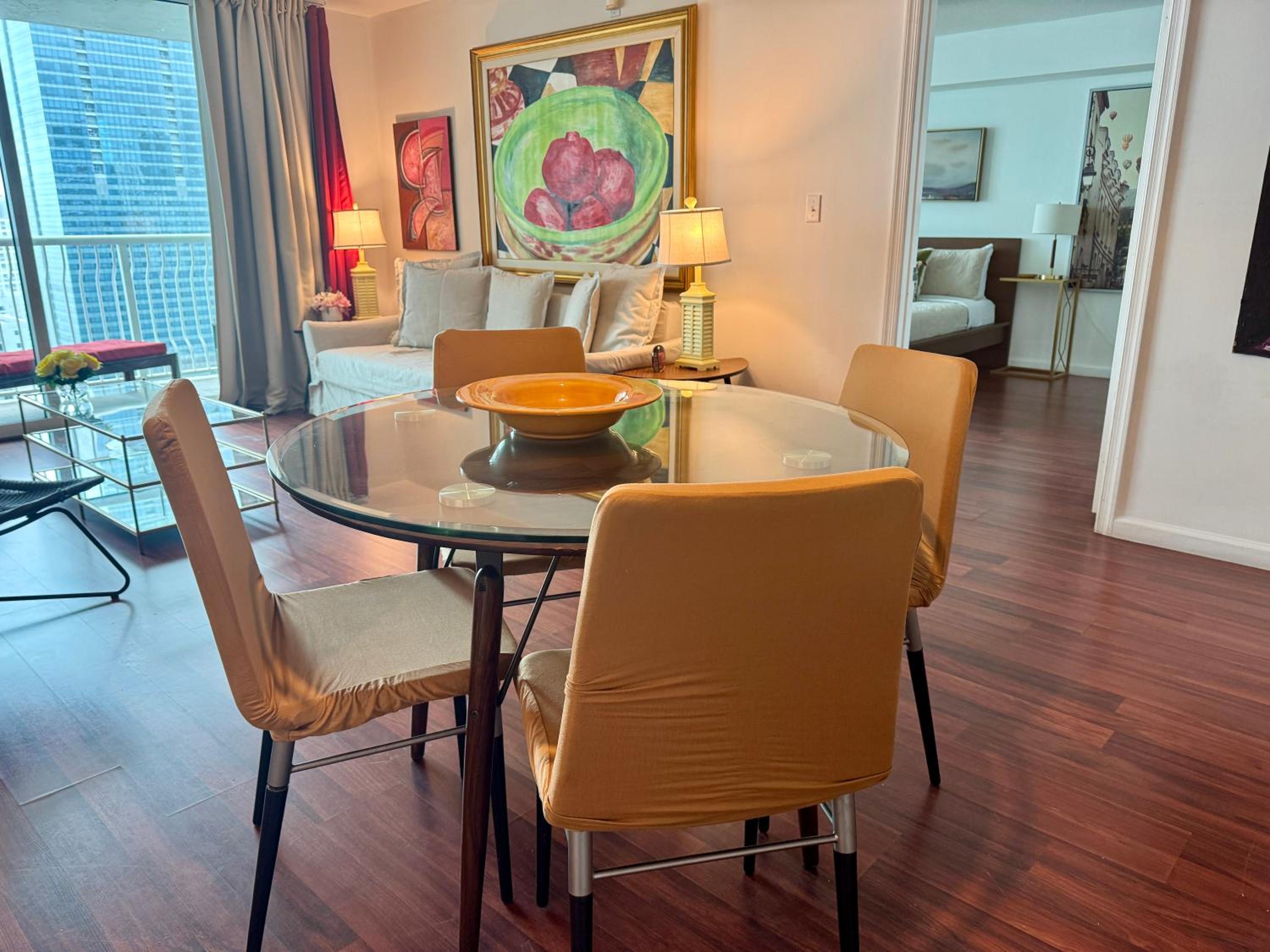 Brickell Apt with Bay Views, Pool, Free Parking