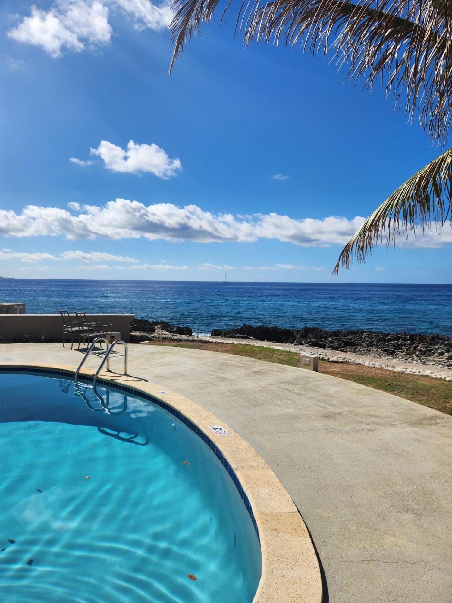 Fabulous one bedroom in West Bay