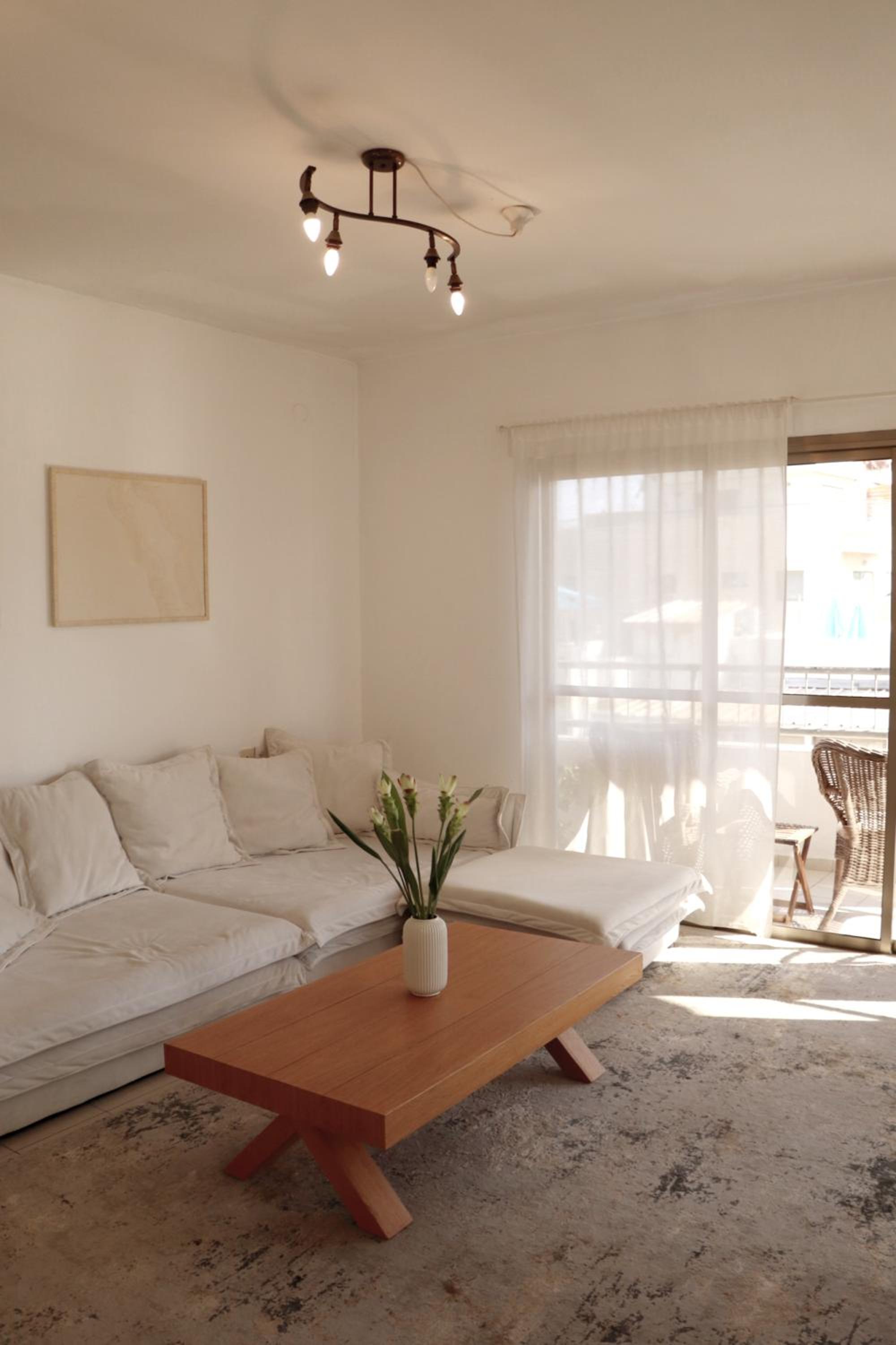 Beautiful 1 Bedroom Apartment Next To Hacarmel Market And The Royal Beach