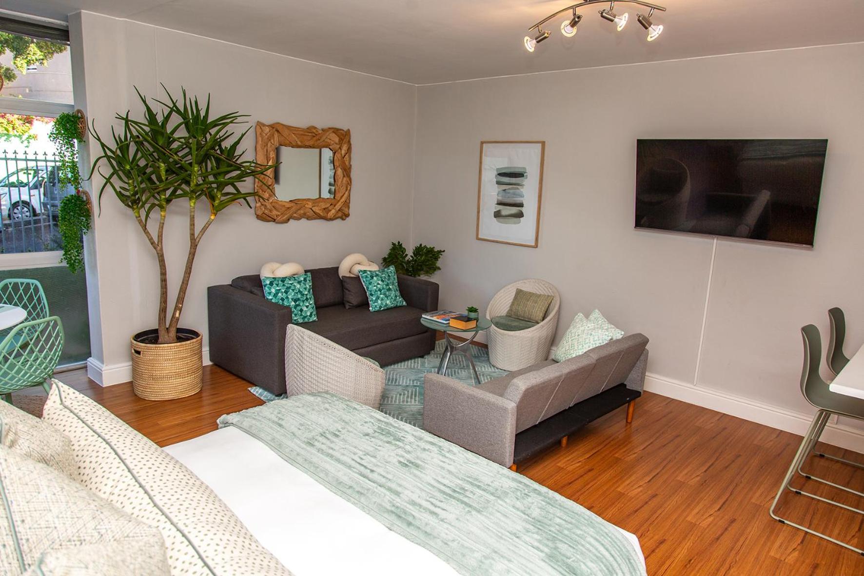 Family Studio - Walk to Waterfront & Stadium - Pool & Parking