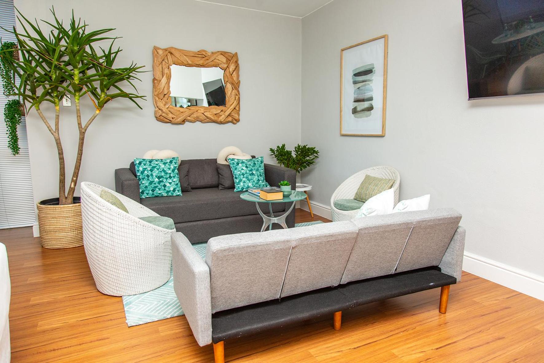 Family Studio - Walk to Waterfront & Stadium - Pool & Parking