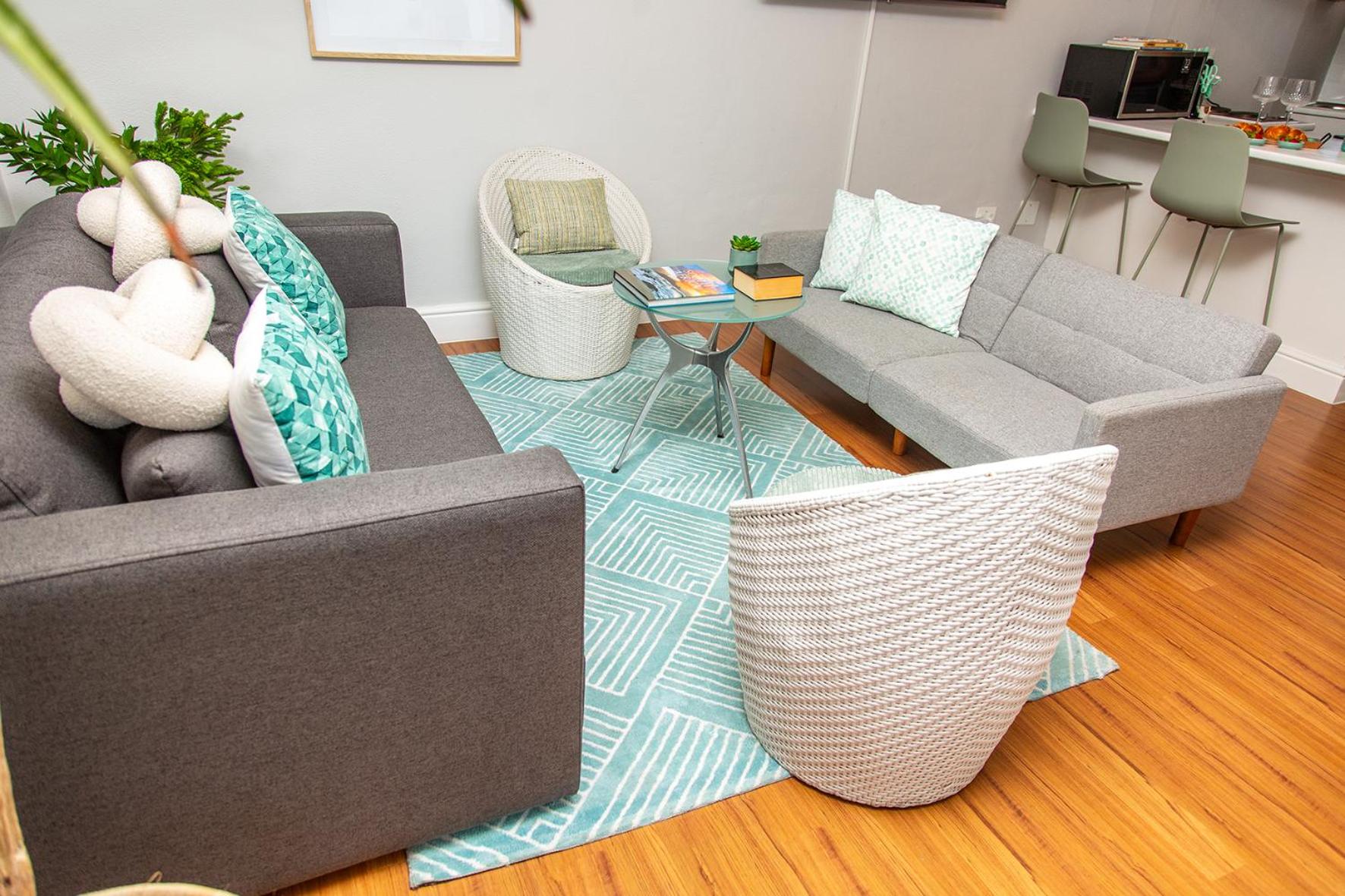 Family Studio - Walk to Waterfront & Stadium - Pool & Parking