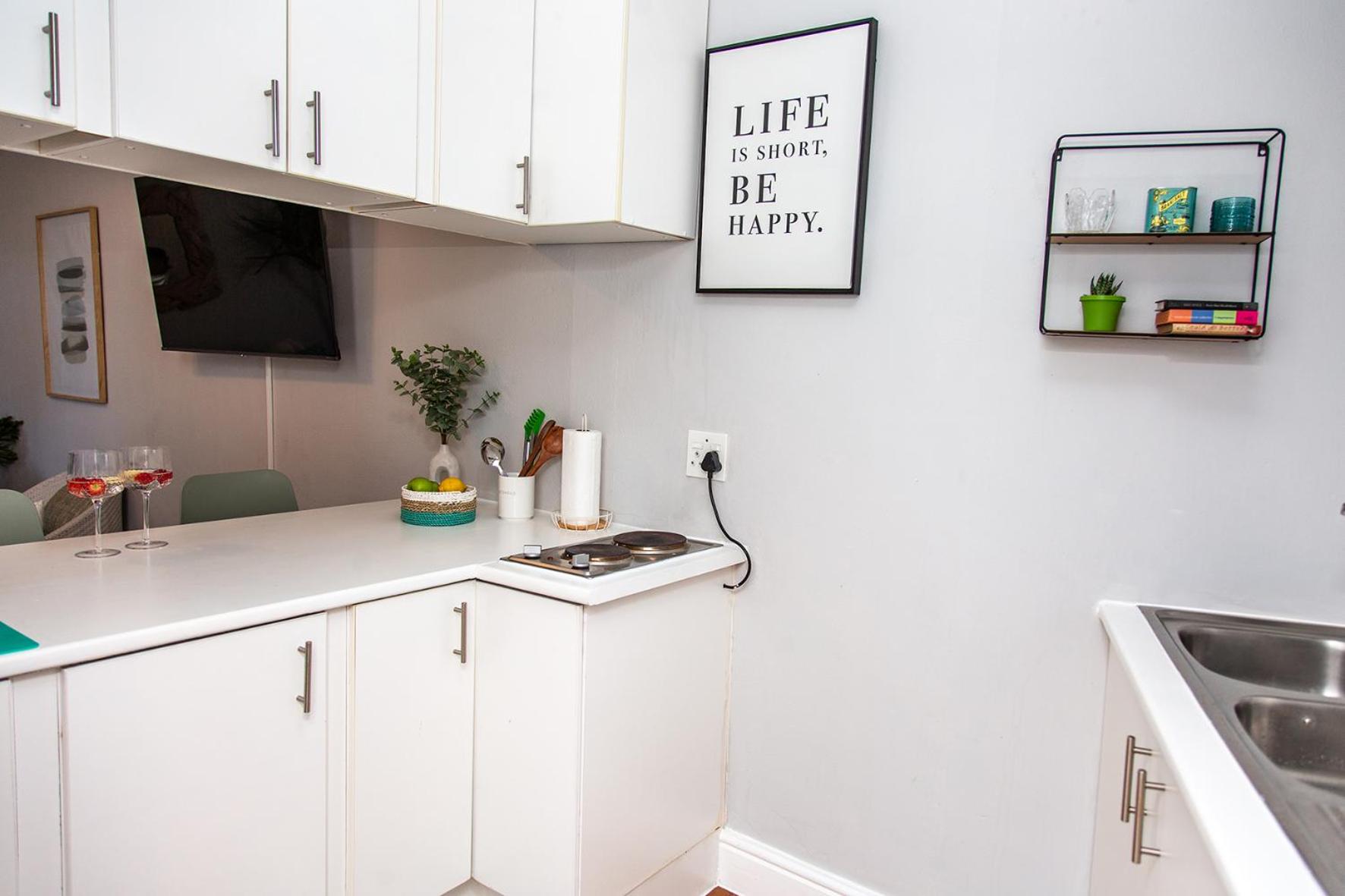 Family Studio - Walk to Waterfront & Stadium - Pool & Parking