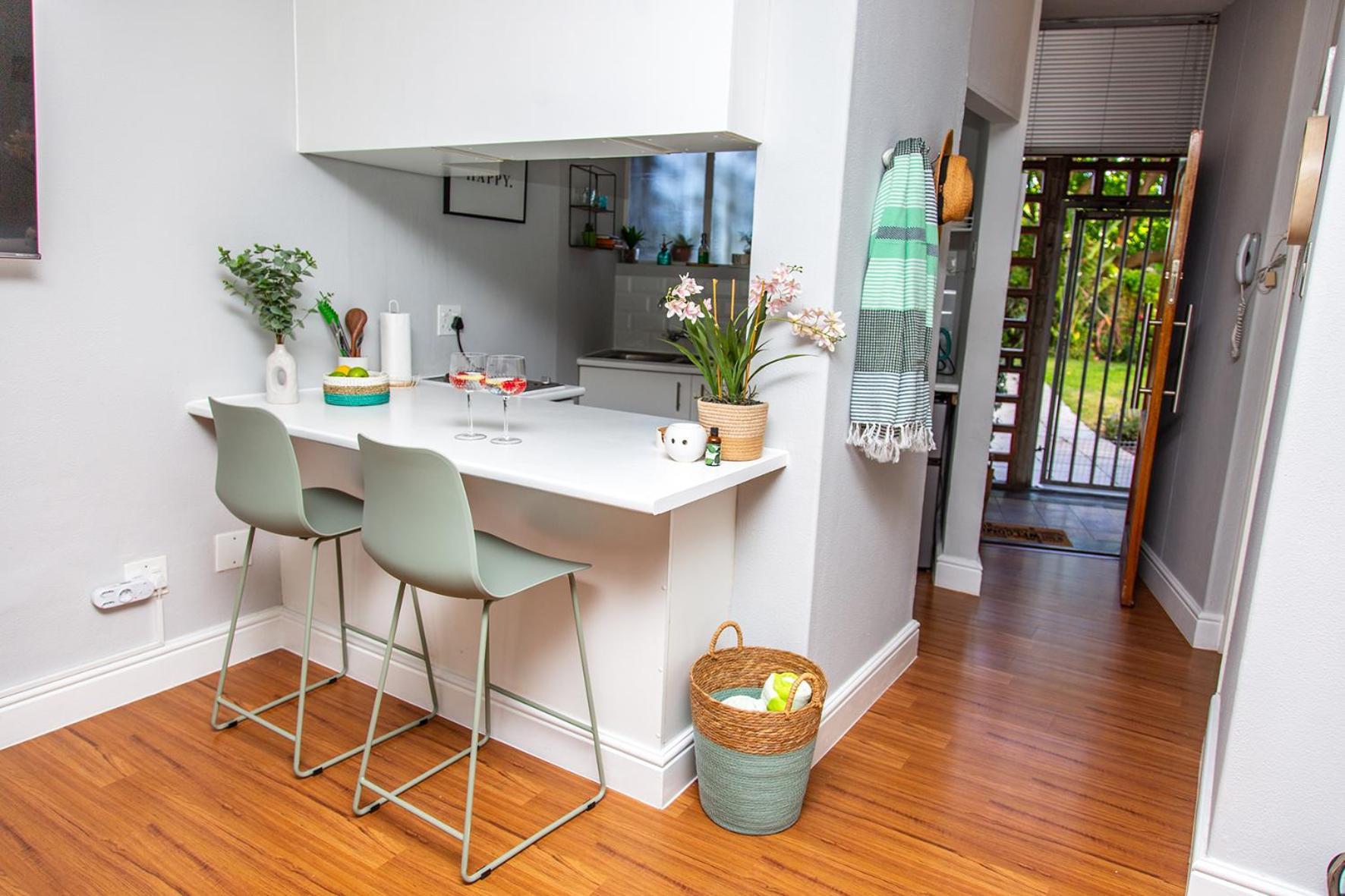 Family Studio - Walk to Waterfront & Stadium - Pool & Parking