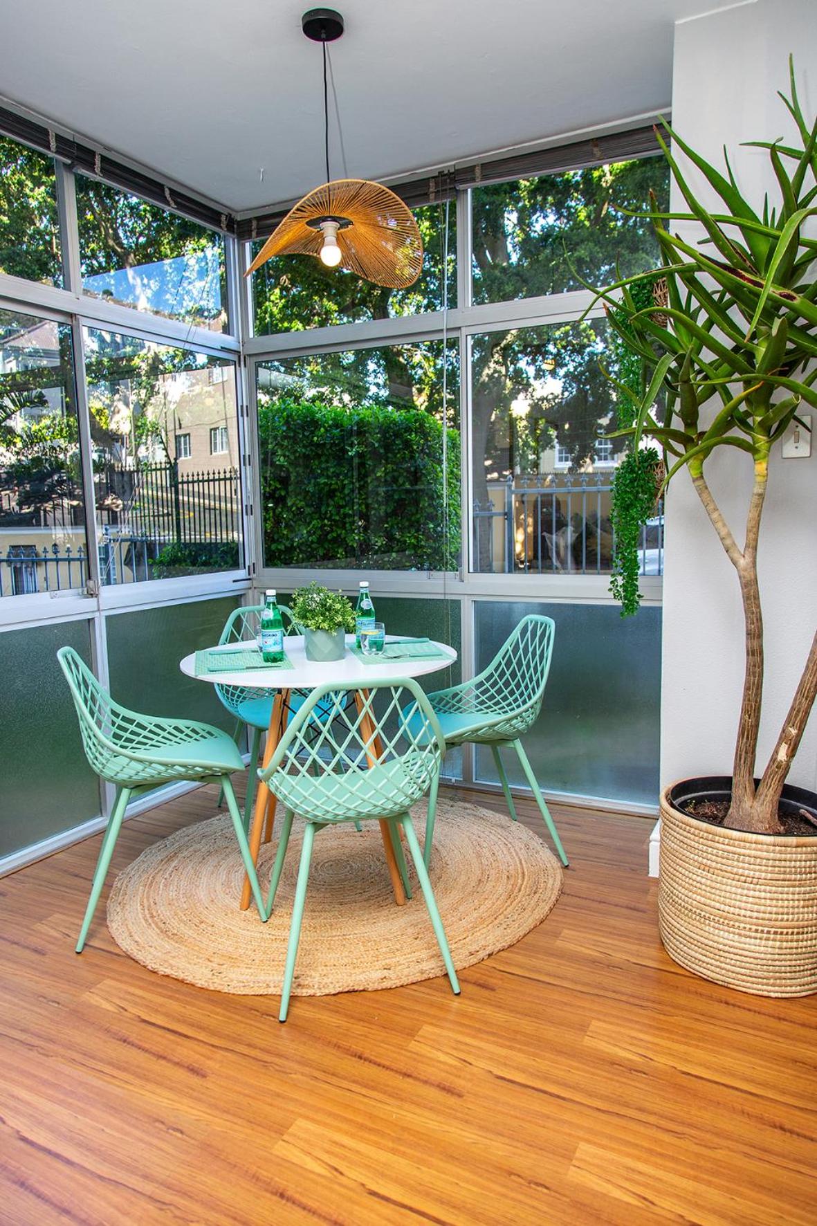 Family Studio - Walk to Waterfront & Stadium - Pool & Parking