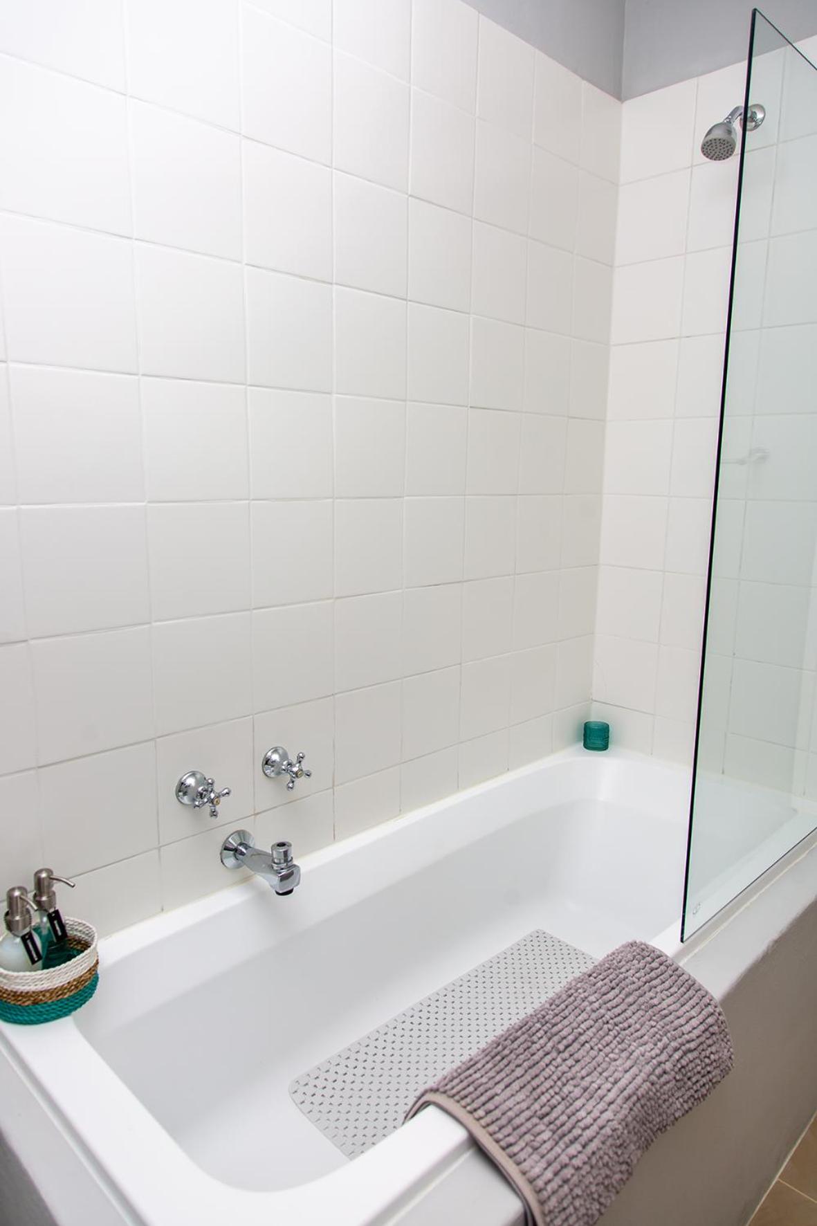 Family Studio - Walk to Waterfront & Stadium - Pool & Parking
