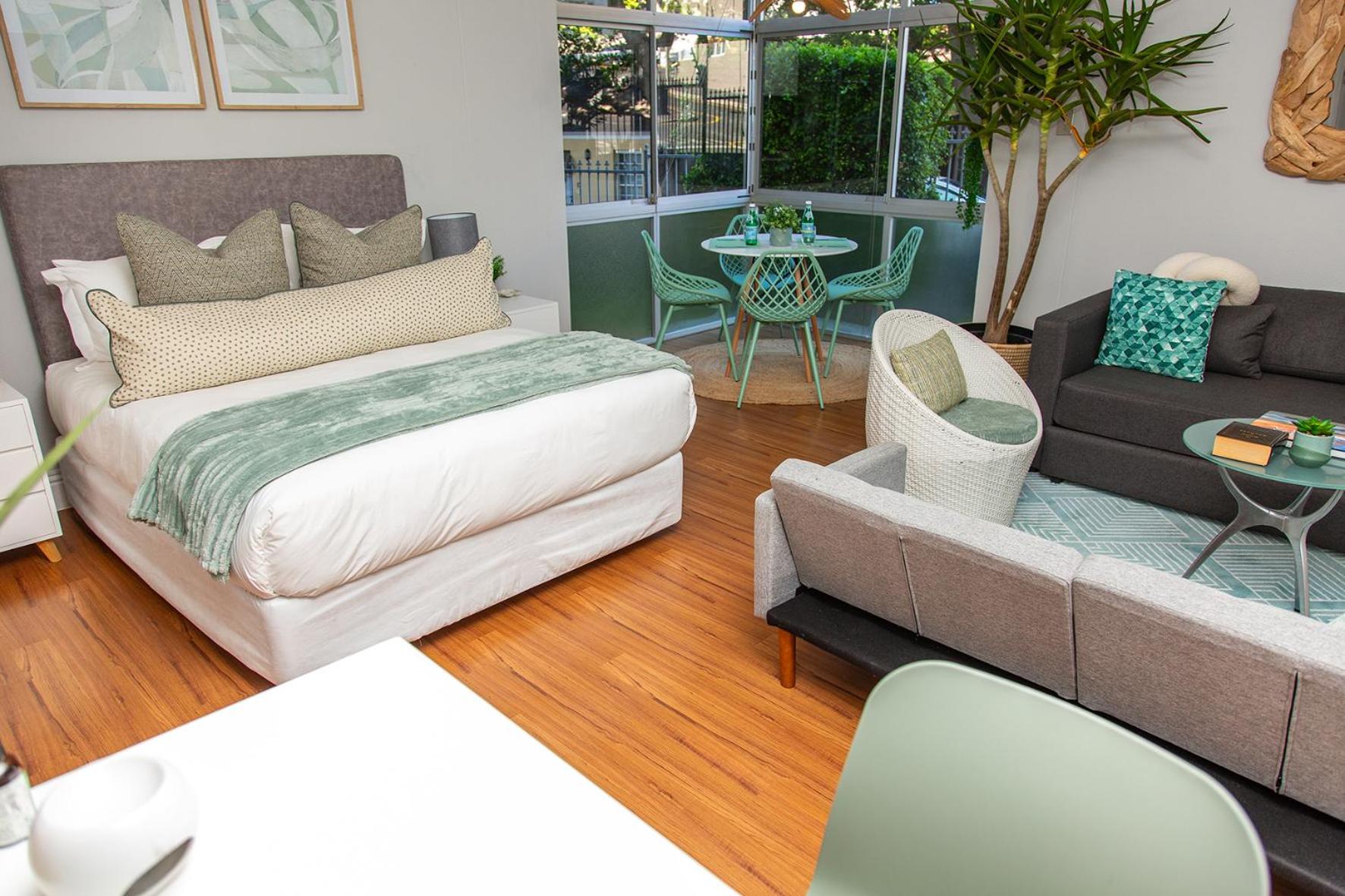 Family Studio - Walk to Waterfront & Stadium - Pool & Parking