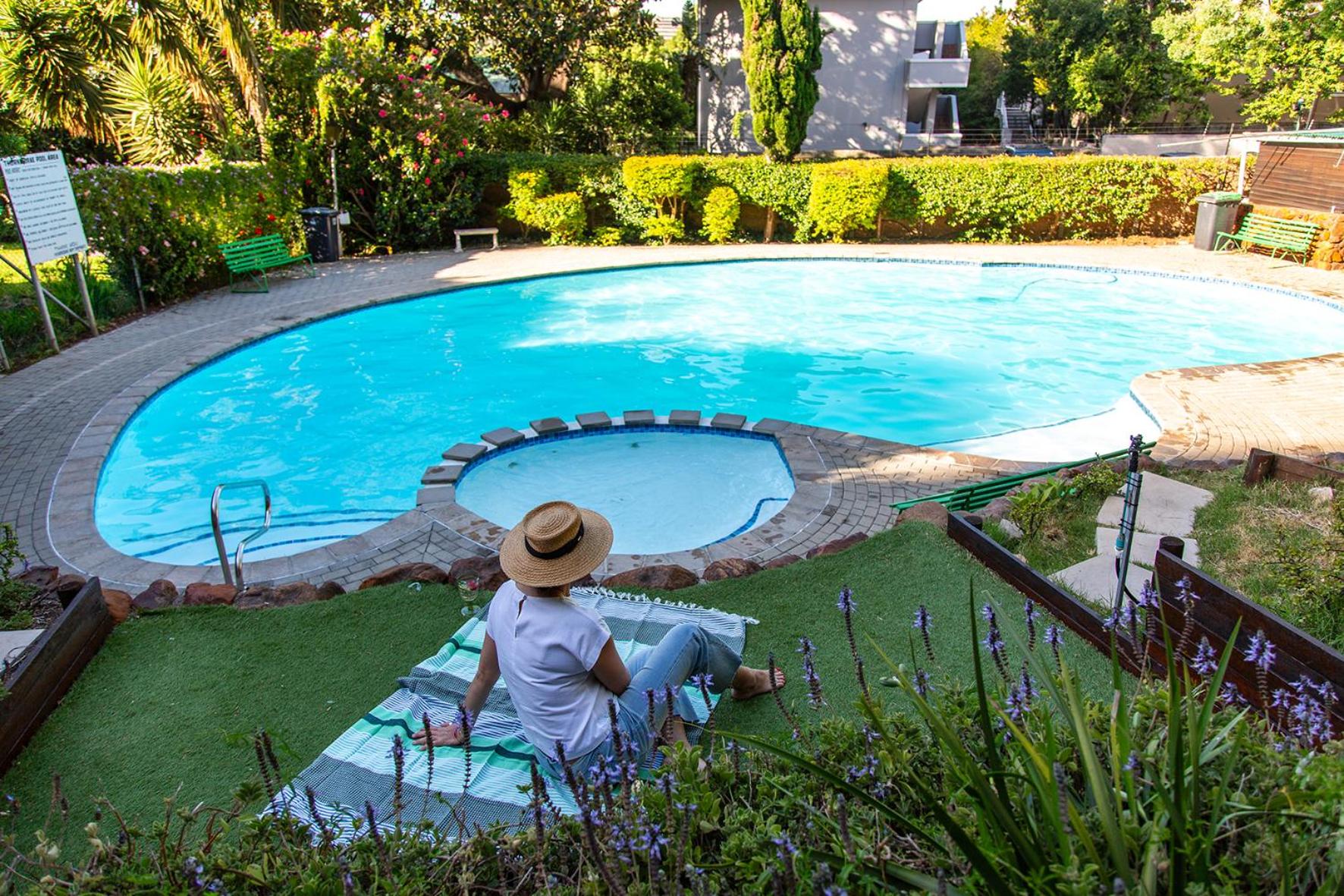 Family Studio - Walk to Waterfront & Stadium - Pool & Parking