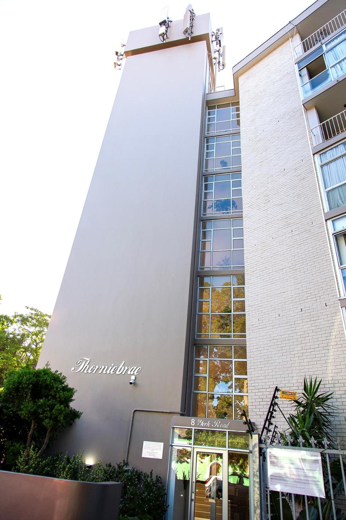 Family Studio - Walk to Waterfront & Stadium - Pool & Parking