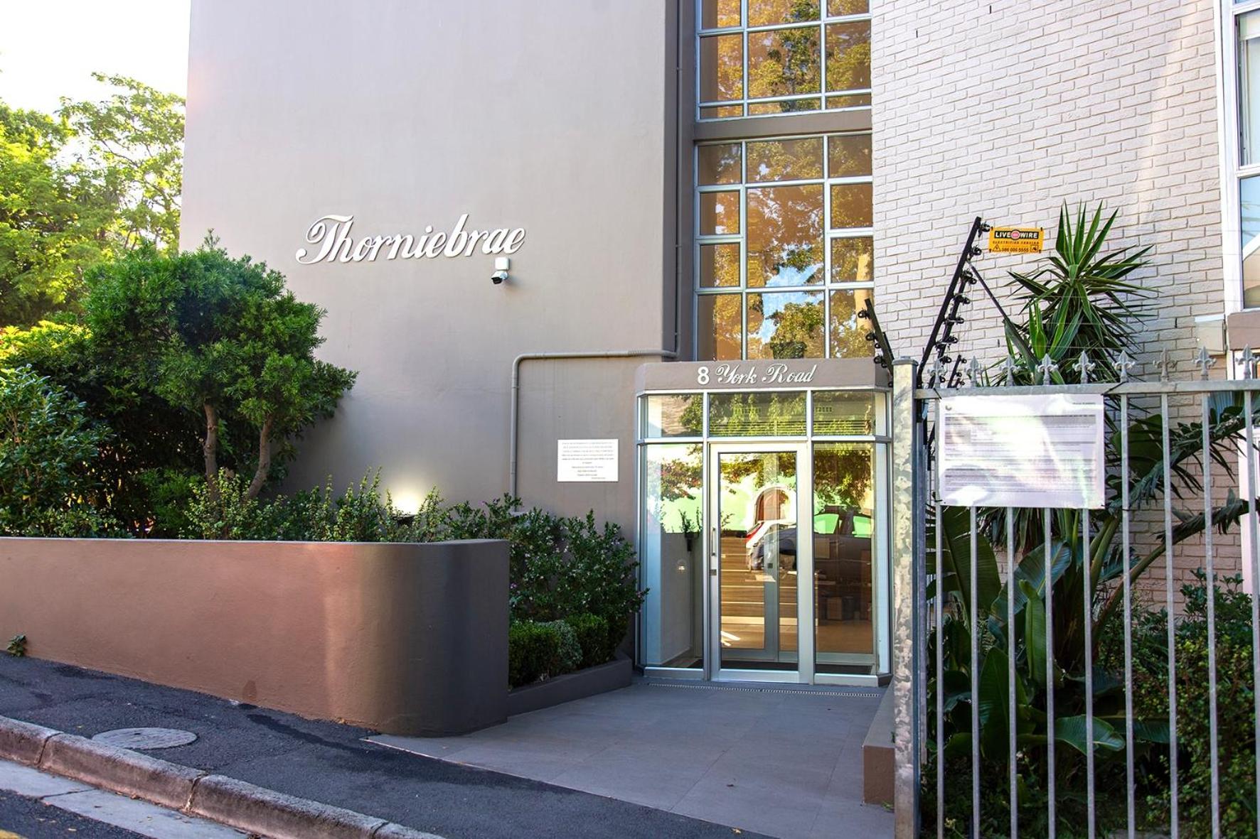 Family Studio - Walk to Waterfront & Stadium - Pool & Parking