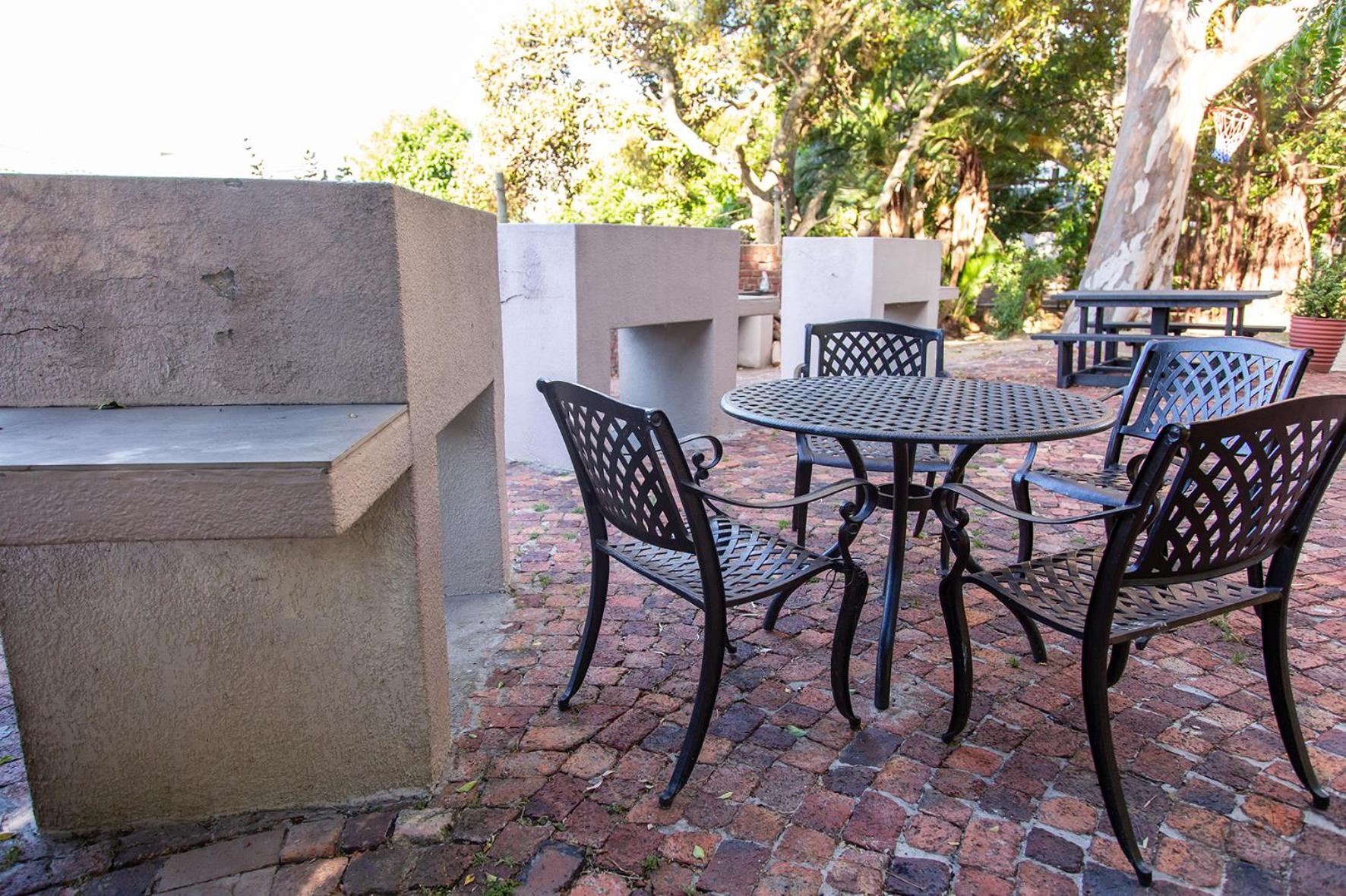 Family Studio - Walk to Waterfront & Stadium - Pool & Parking