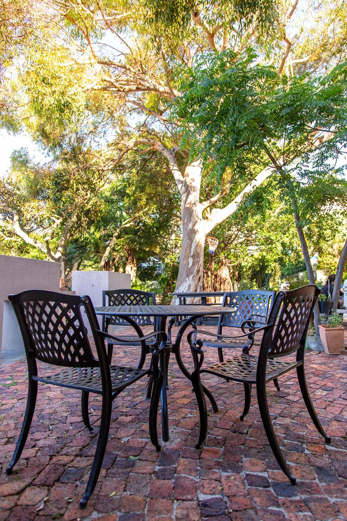 Family Studio - Walk to Waterfront & Stadium - Pool & Parking