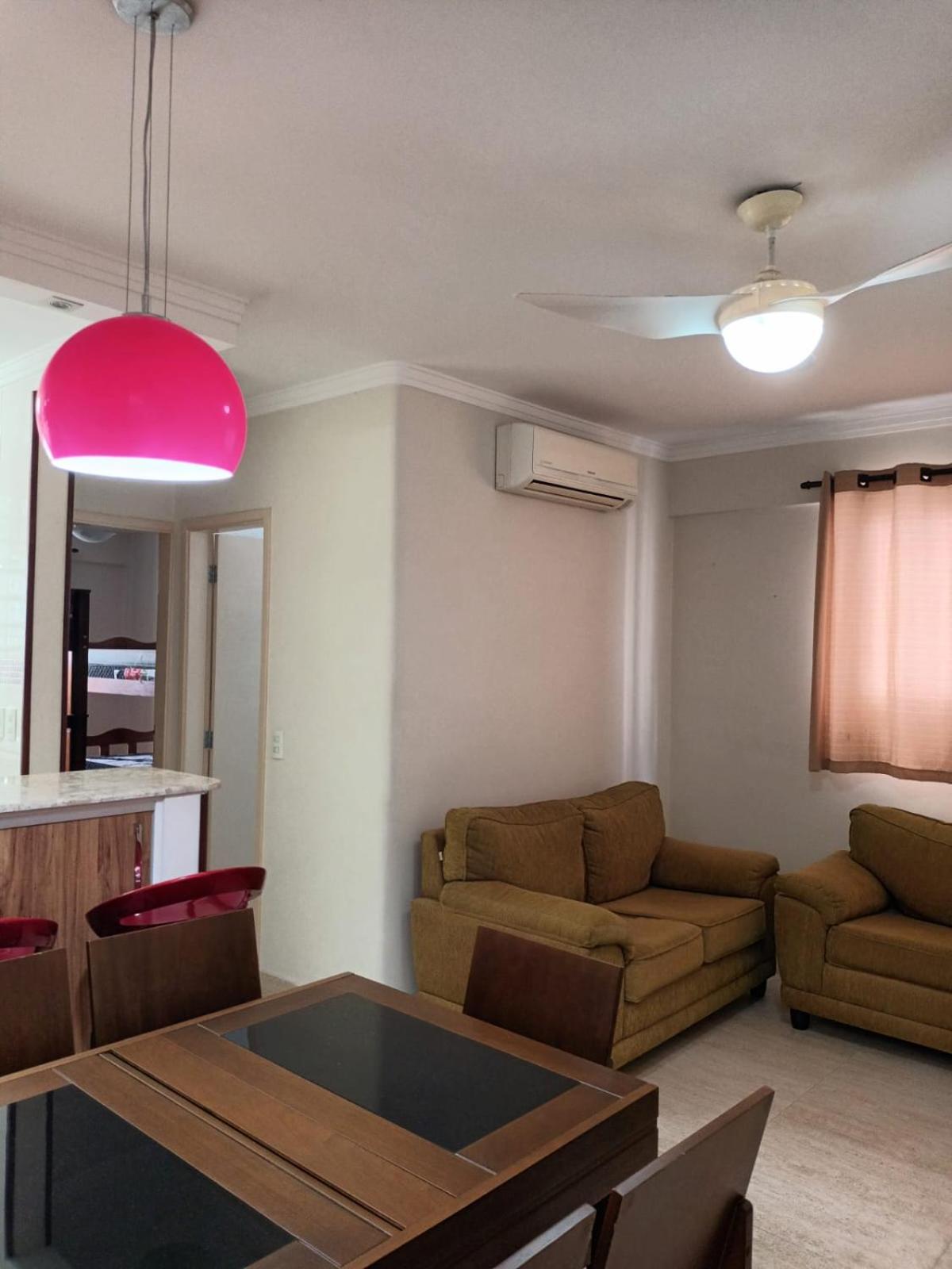 Praia Pitangueiras- Apartamento Quarto e sala - Vaga garagem- Duas quadras da praia- Próximo mercado, bares e restaurantes