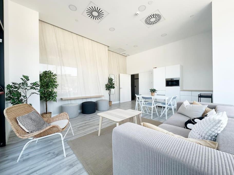 One bed Apartment on 14 floor Urban Sky by P&O
