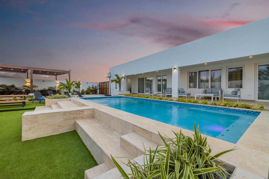 Stunning 6-Bedroom Villa In Aruba