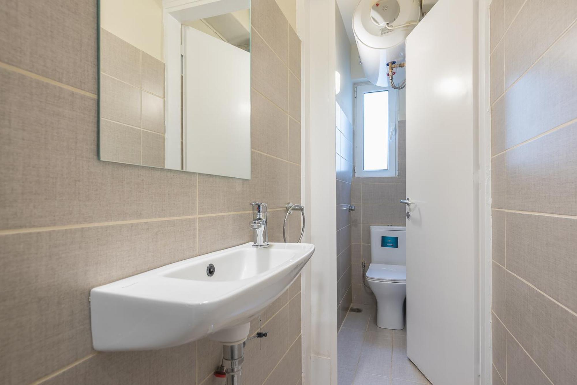 Apartment Steps From Historic Center Plaka
