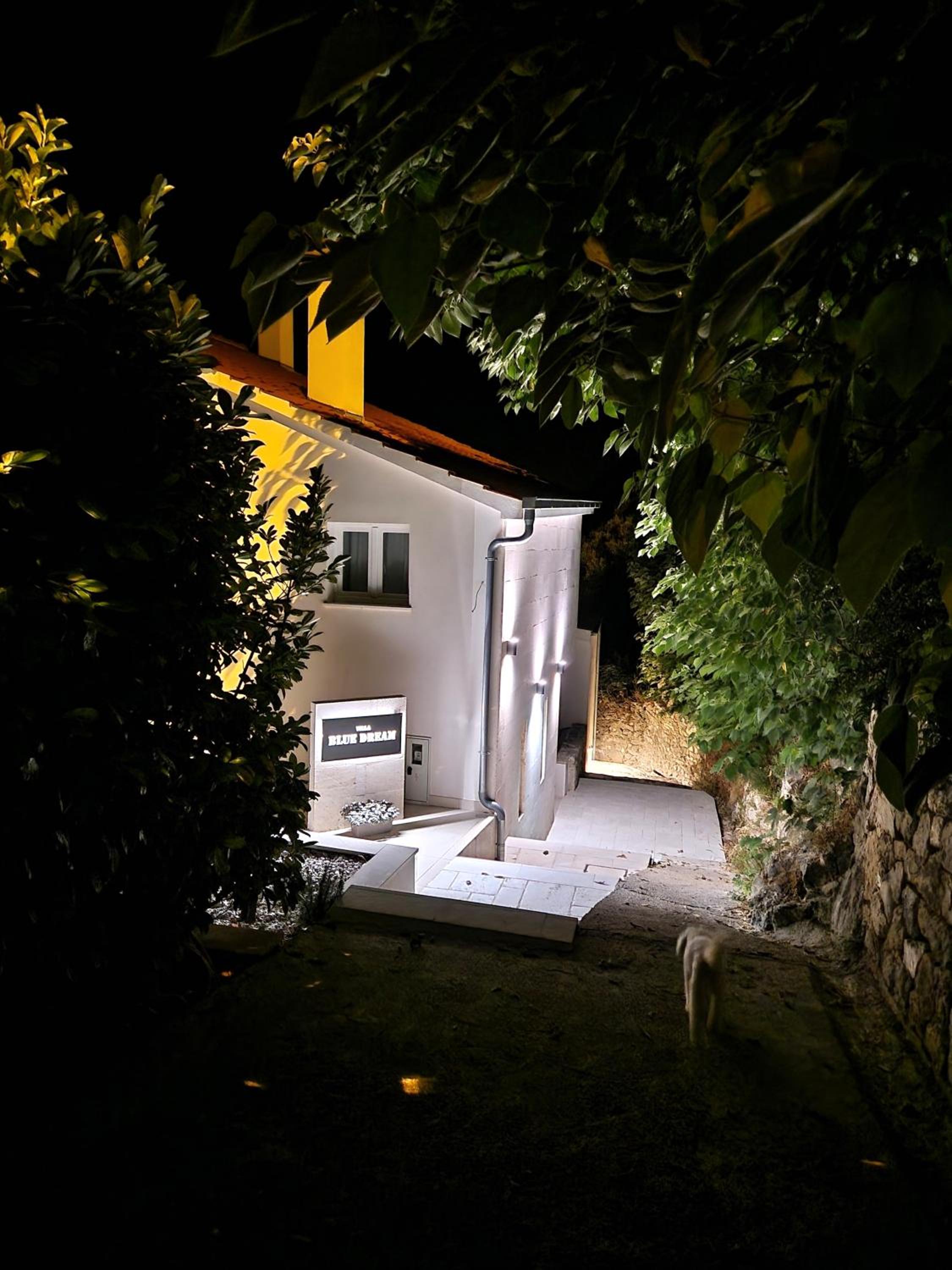 Hotel 5 stars 2 bedrooms villa BLUE DREAM village Pisak Croatia - Image 1