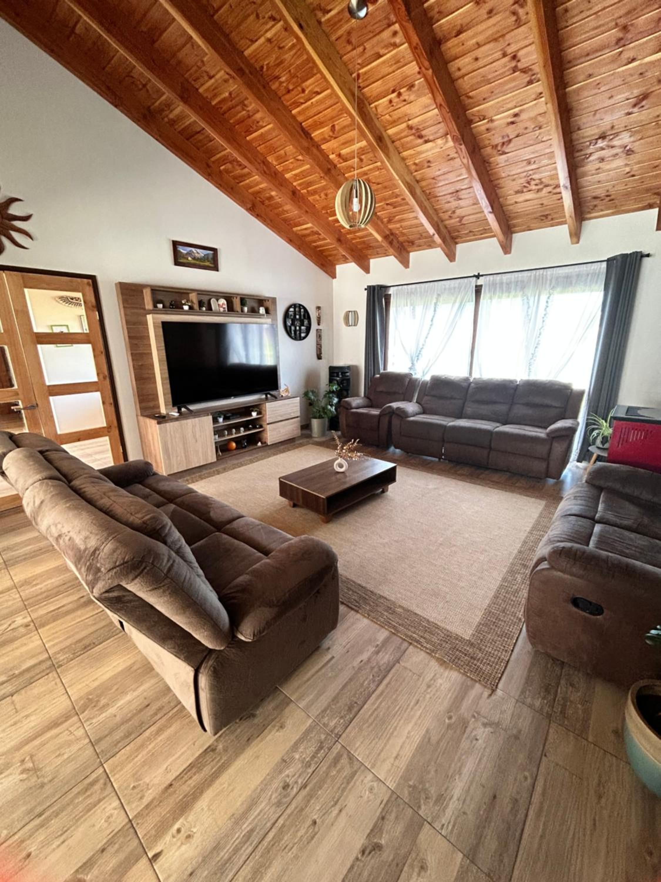 Casa con piscina, tinaja y acceso al río VOIPIR