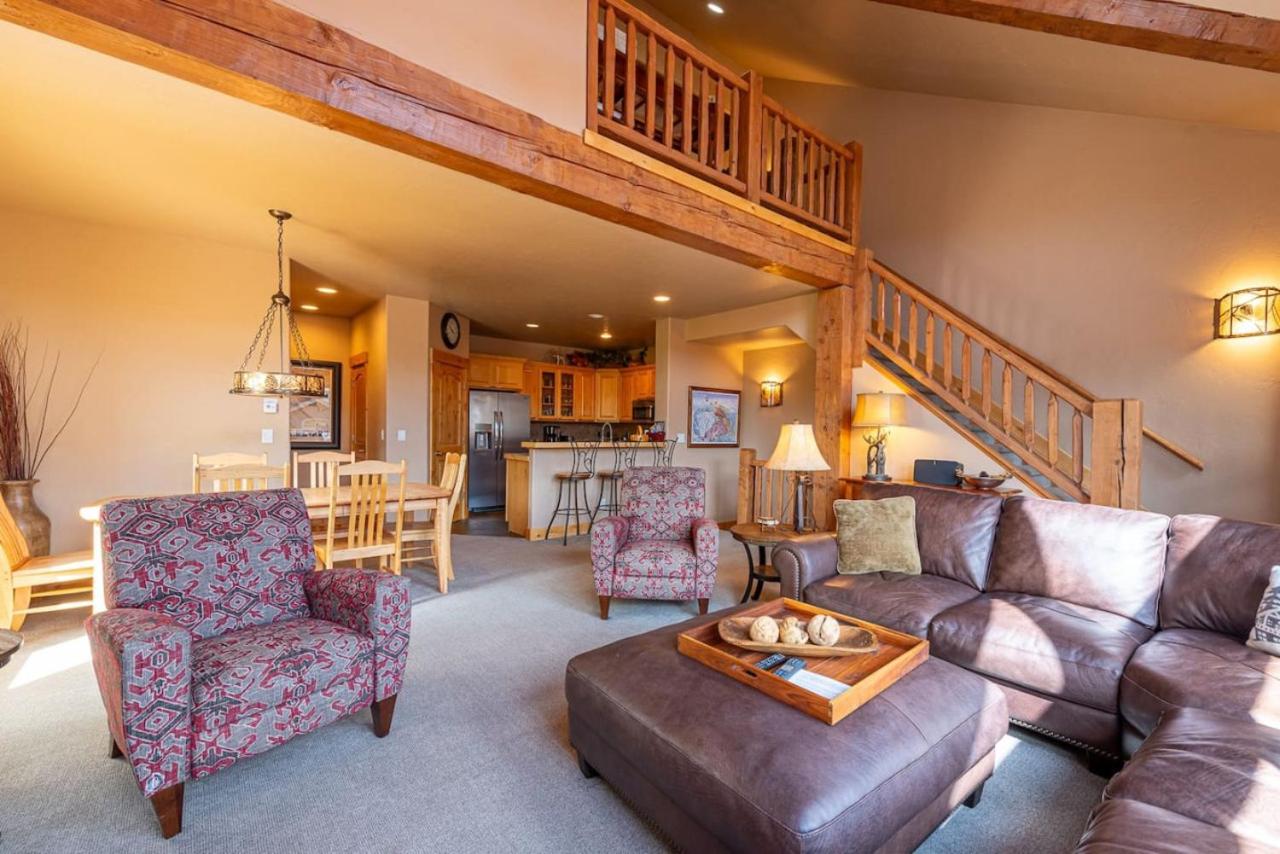 Thanksgiving open at Antler Lodge view 5