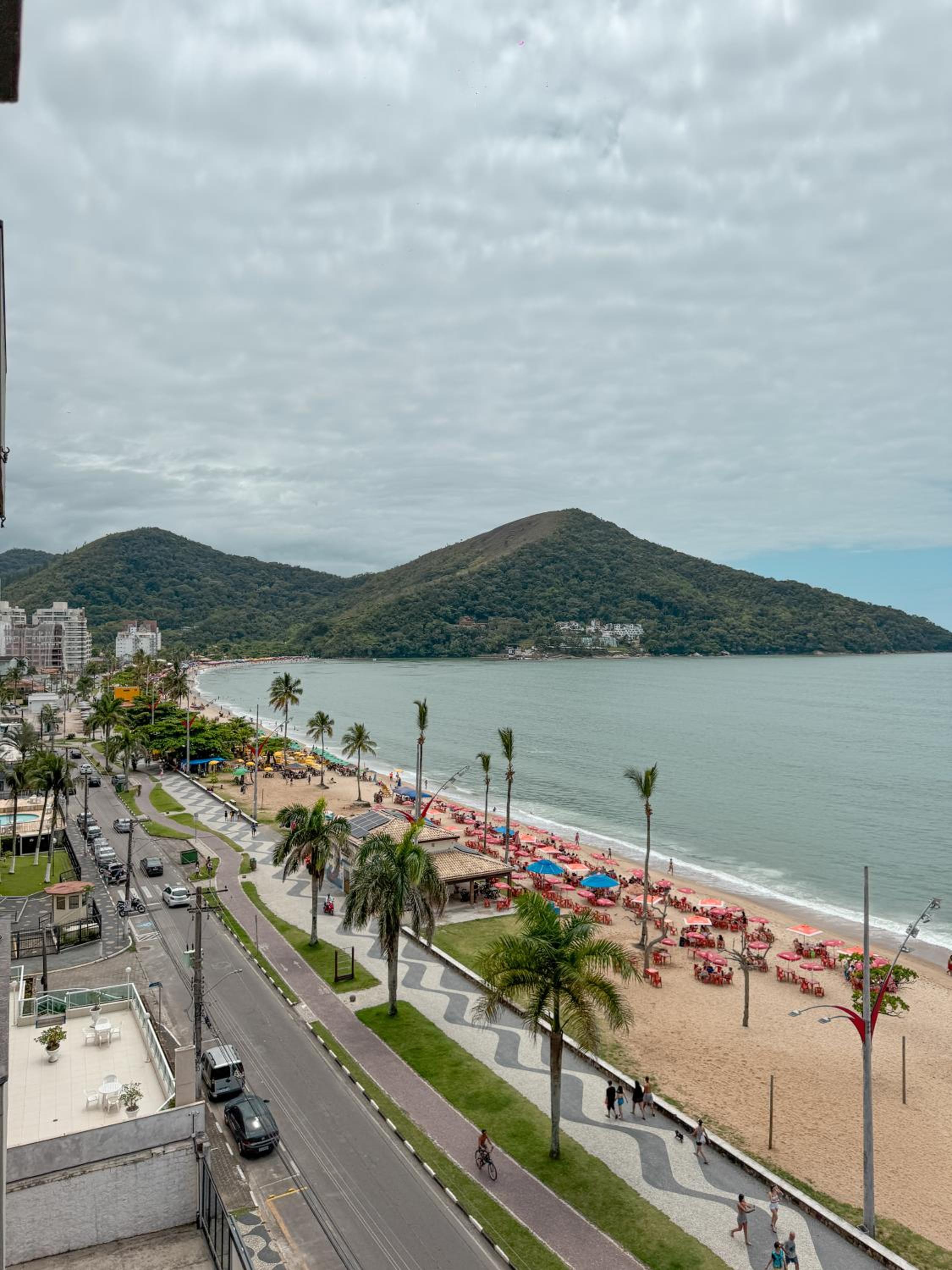 Apt Pé na Areia - Praia Martim de Sá - Espaço Gourmet na Varanda e Piscina