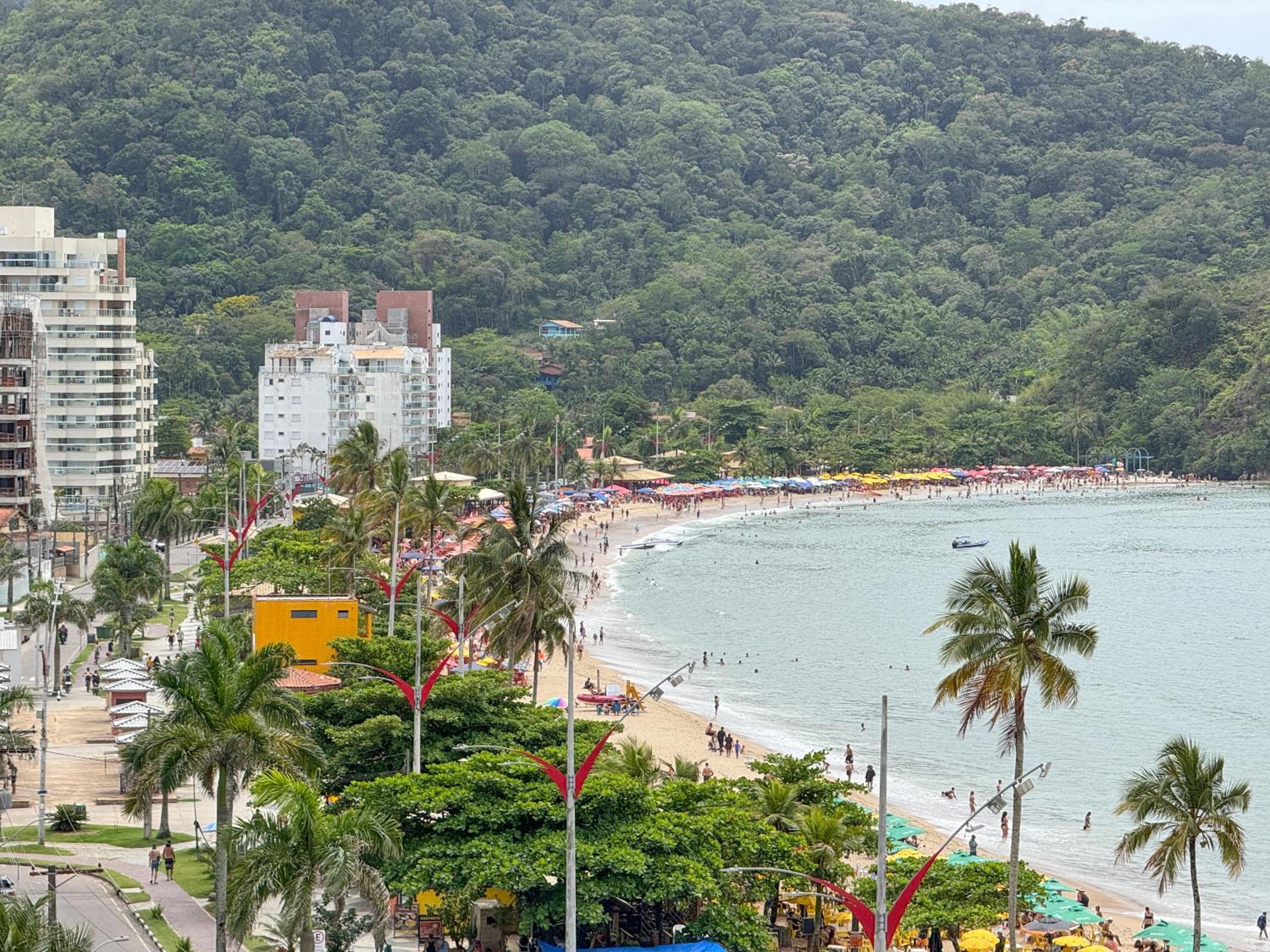 Apt Pé na Areia - Praia Martim de Sá - Espaço Gourmet na Varanda e Piscina