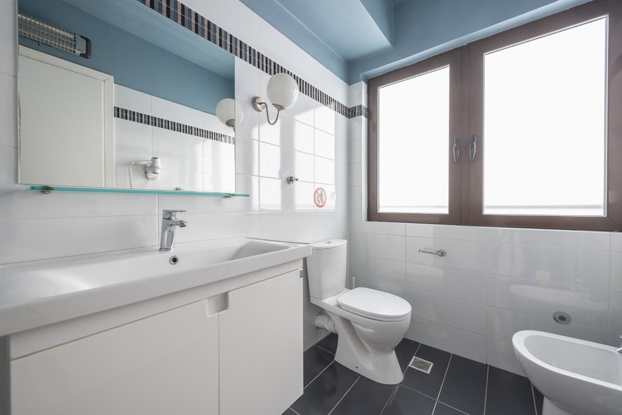 Apartment Steps From Historic Center Plaka