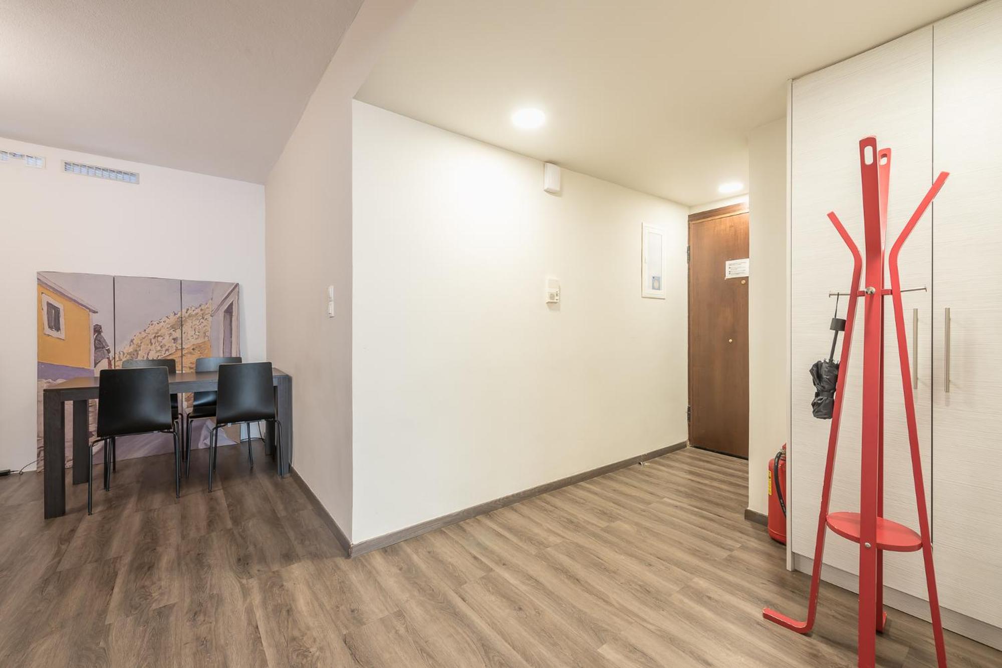 Apartment Steps From Historic Center Plaka