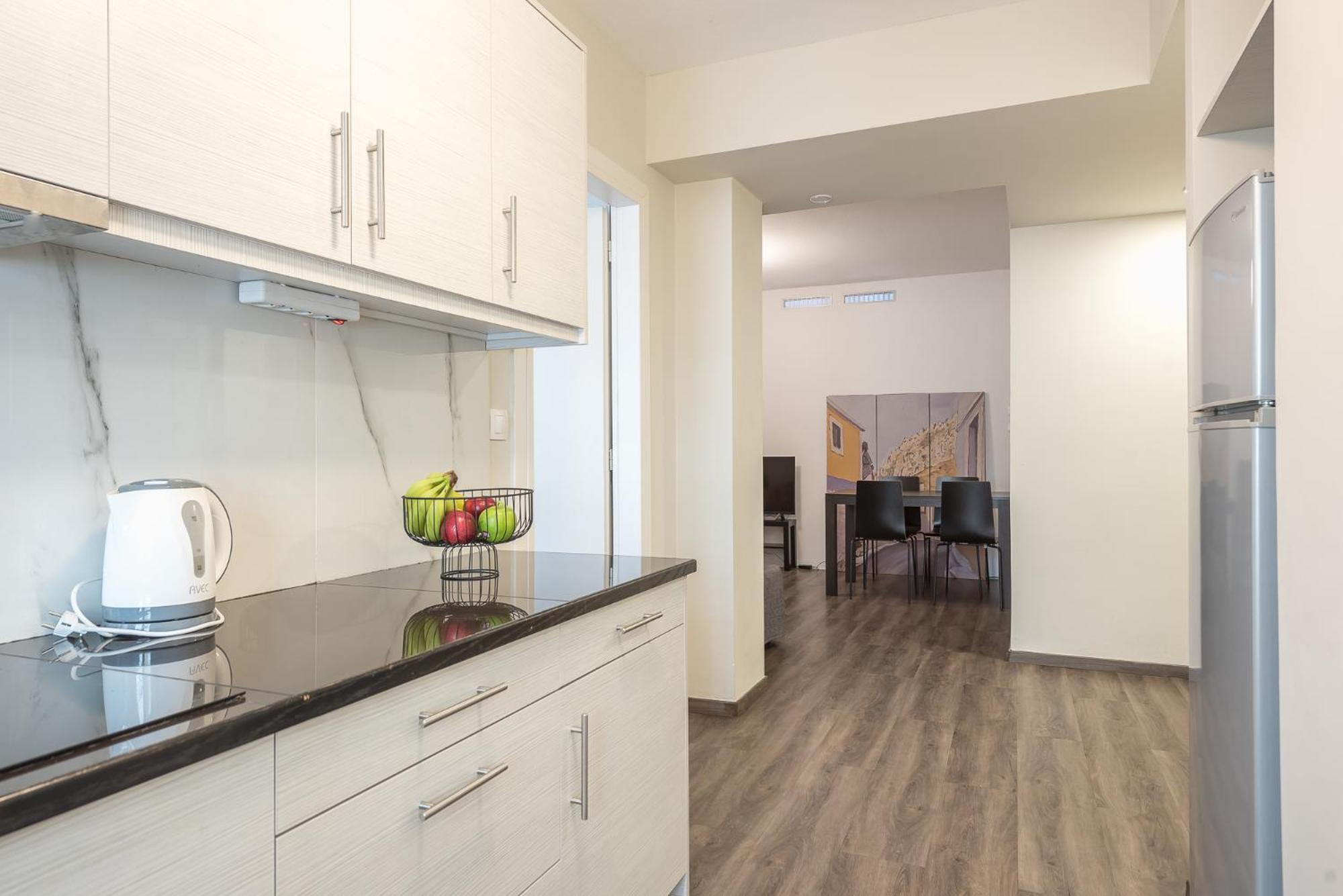 Apartment Steps From Historic Center Plaka