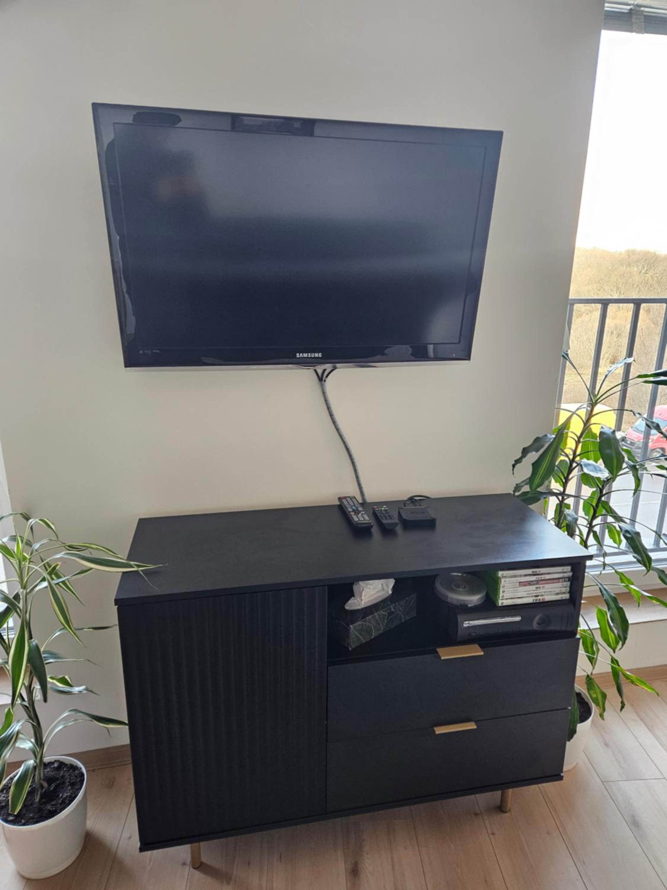 City apartment with moutain view - free parking view 3