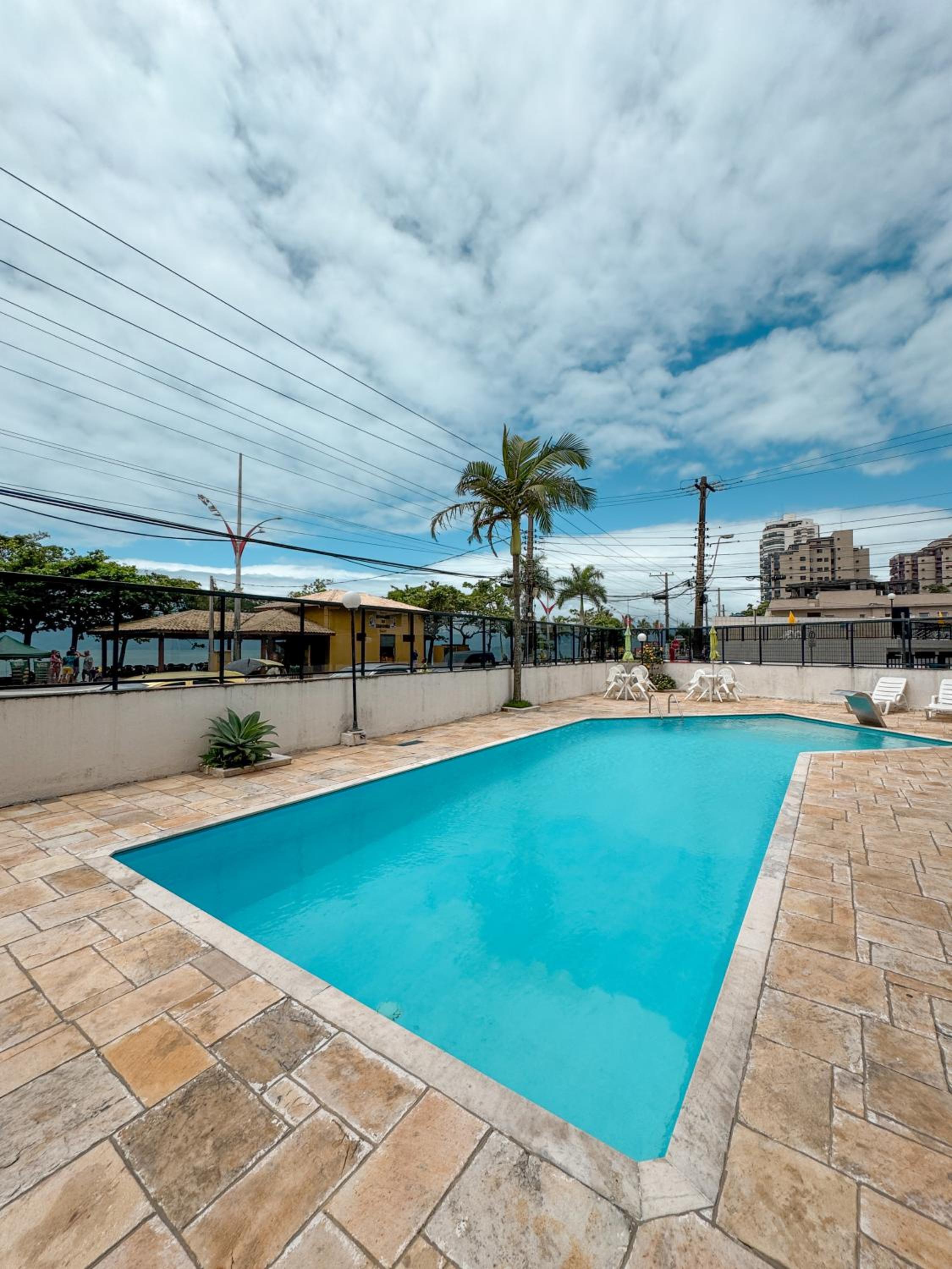 Apt Pé na Areia - Praia Martim de Sá - Espaço Gourmet na Varanda e Piscina